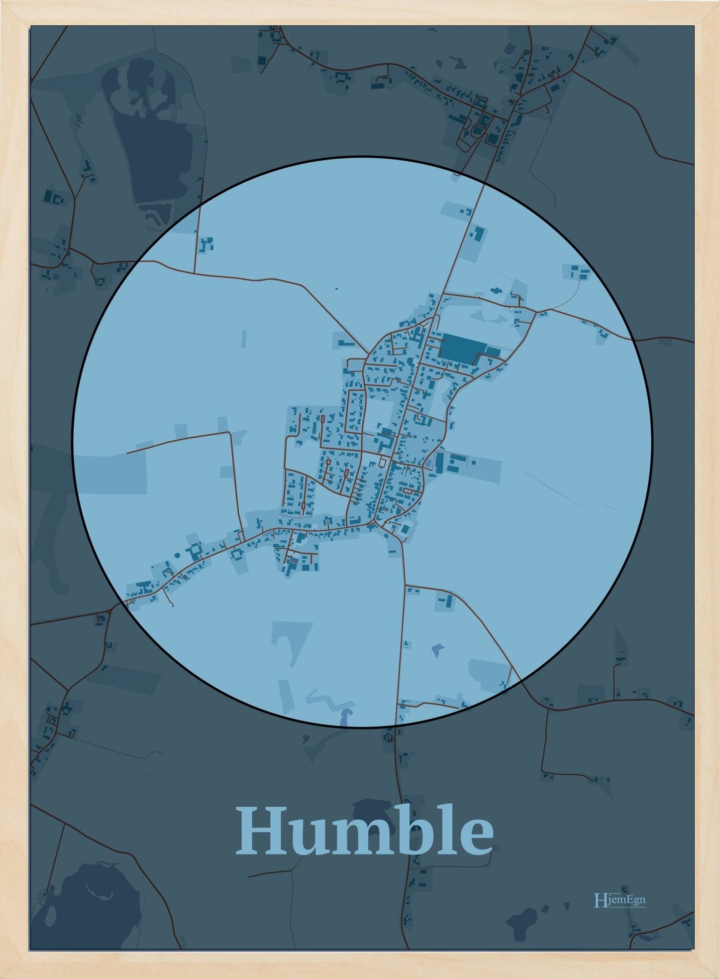 Humble plakat i farve pastel blå og HjemEgn.dk design centrum. Design bykort for Humble