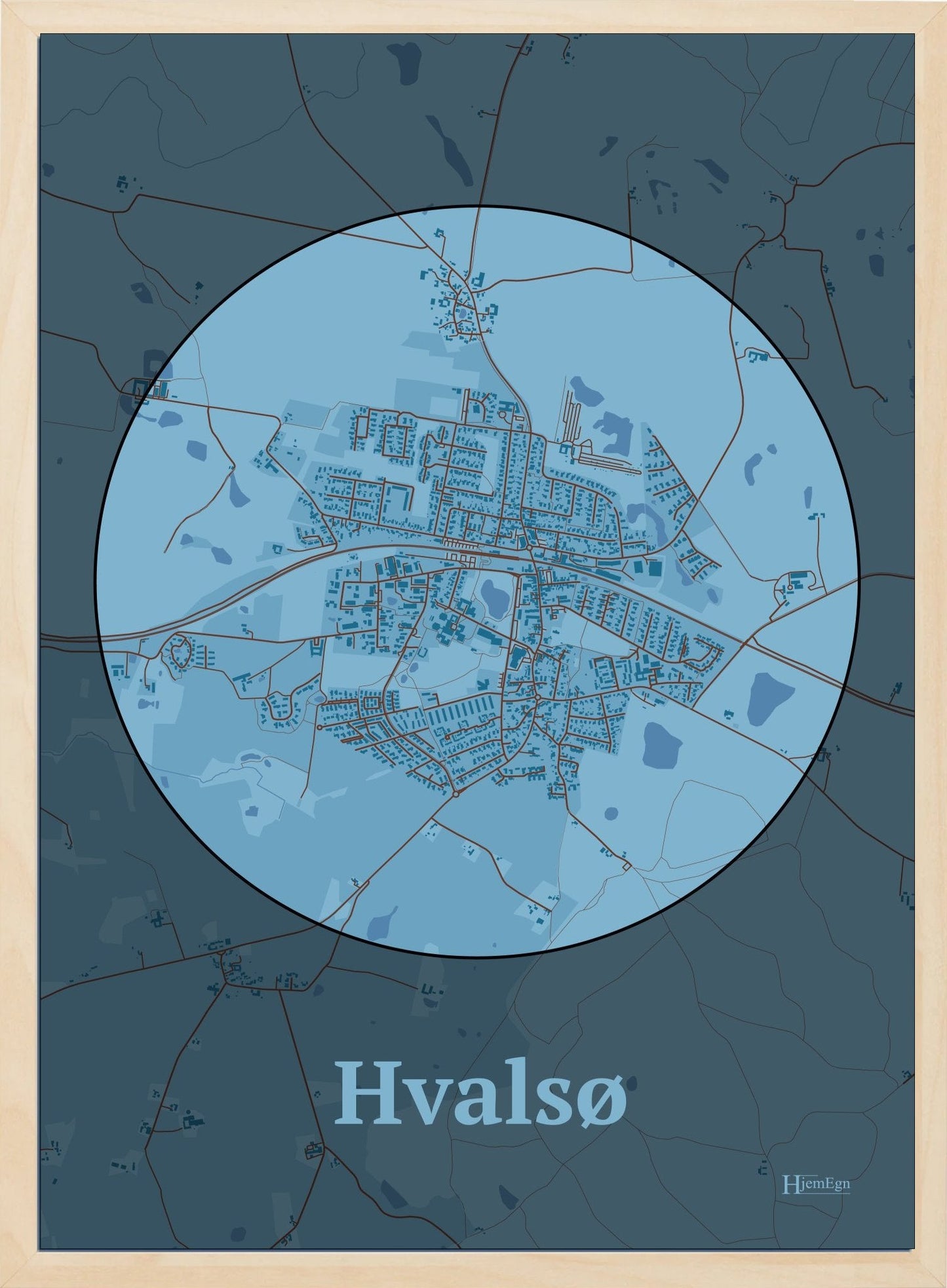 Hvalsø plakat i farve pastel blå og HjemEgn.dk design centrum. Design bykort for Hvalsø