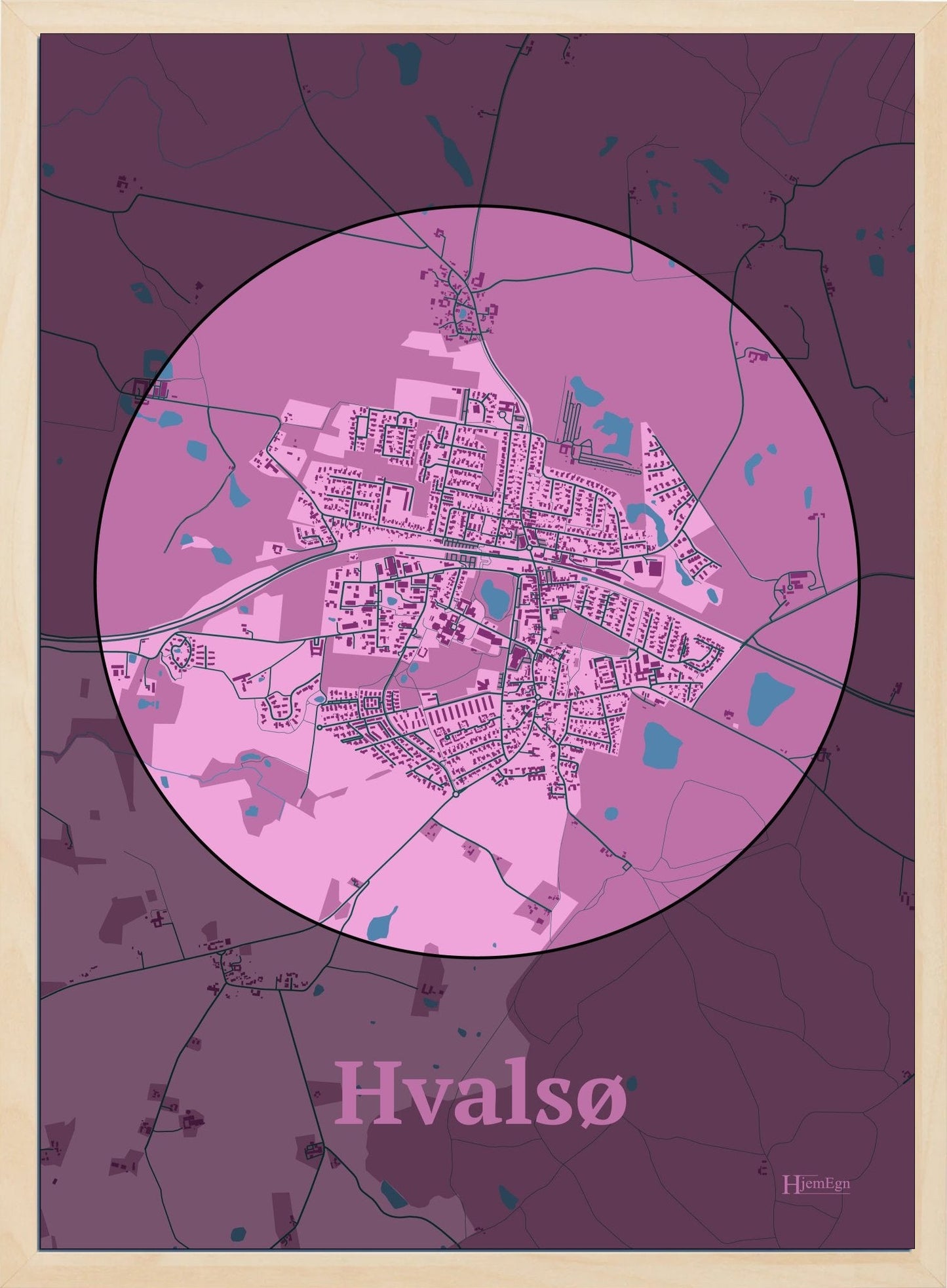 Hvalsø plakat i farve pastel rød og HjemEgn.dk design centrum. Design bykort for Hvalsø