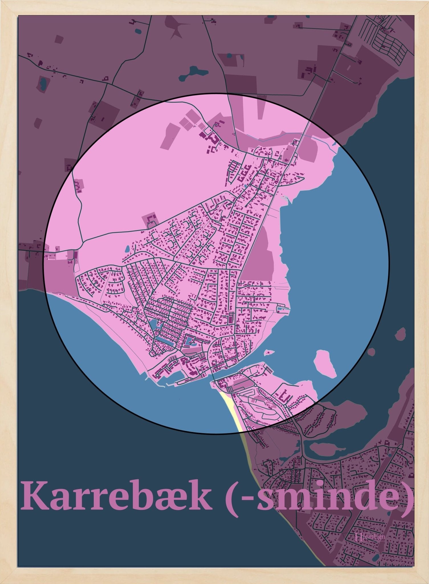 Karrebæk (-sminde) plakat i farve pastel rød og HjemEgn.dk design centrum. Design bykort for Karrebæk (-sminde)