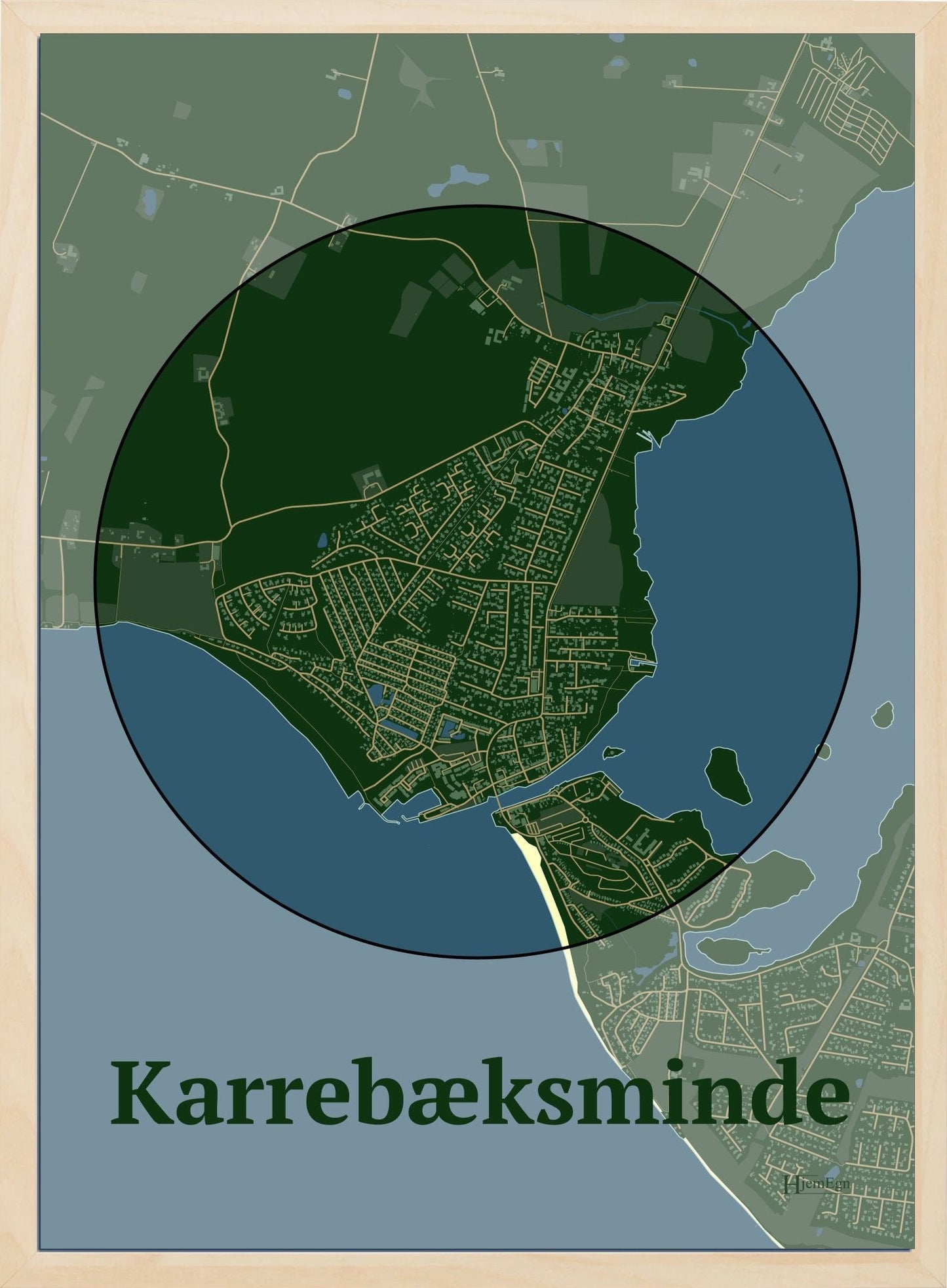 Karrebæksminde plakat i farve mørk grøn og HjemEgn.dk design centrum. Design bykort for Karrebæksminde