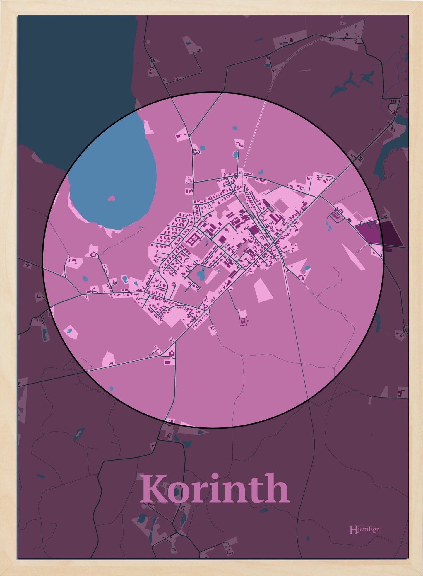 Korinth plakat i farve pastel rød og HjemEgn.dk design centrum. Design bykort for Korinth