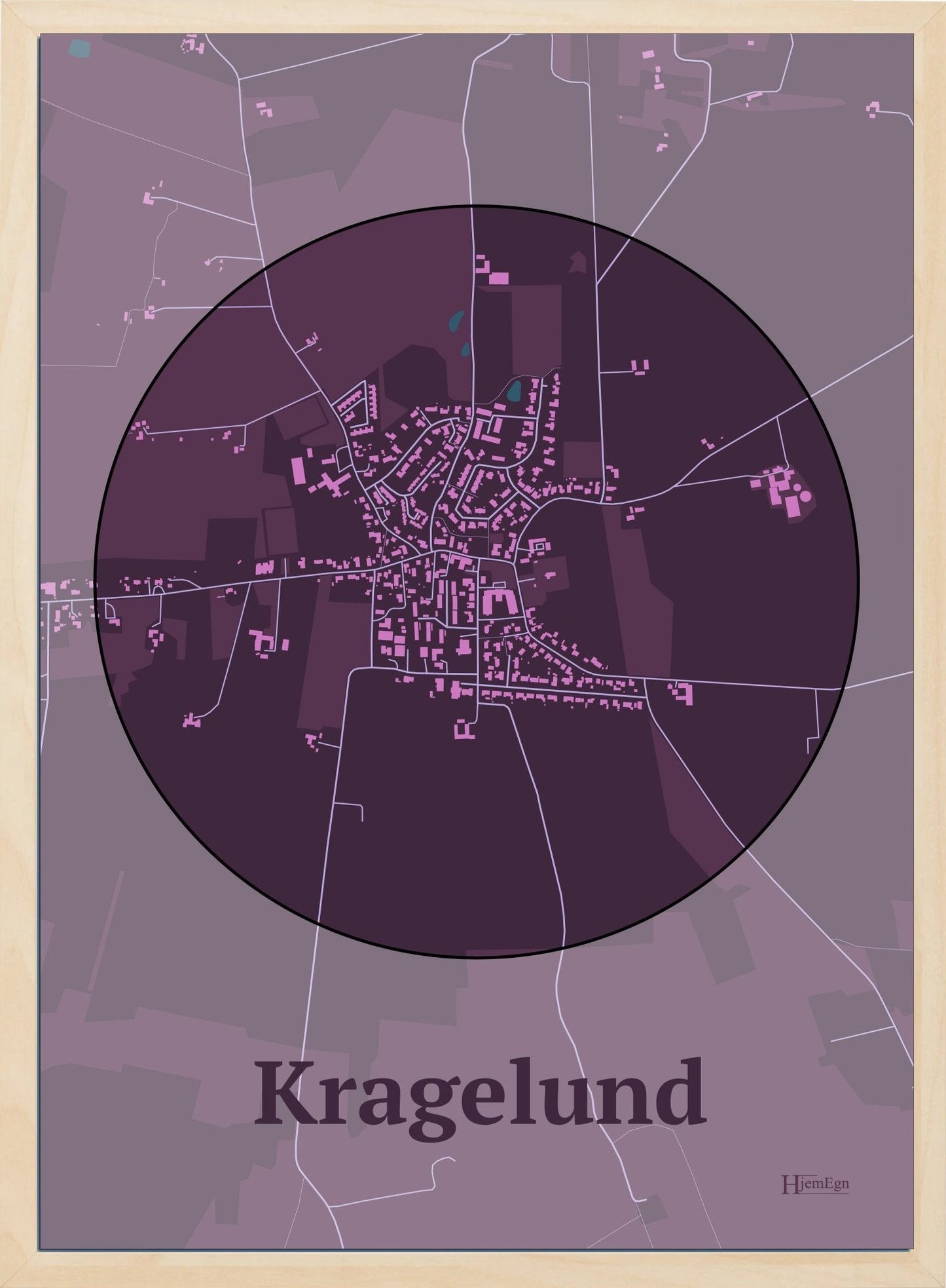 Kragelund plakat i farve mørk rød og HjemEgn.dk design centrum. Design bykort for Kragelund
