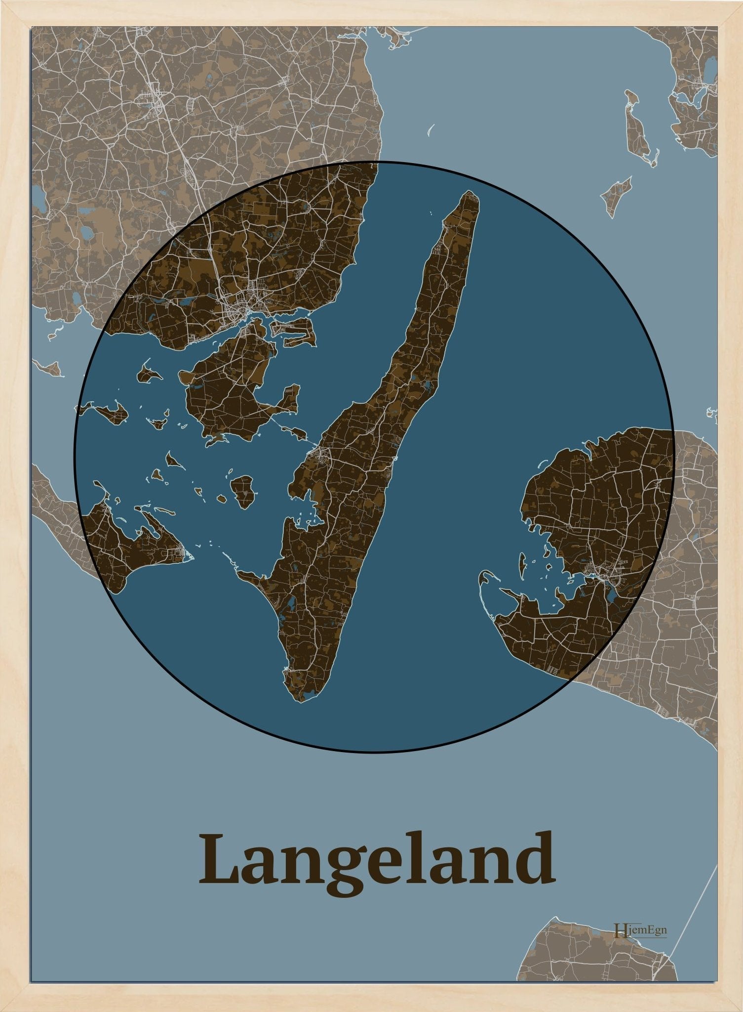 Langeland plakat i farve mørk brun og HjemEgn.dk design centrum. Design ø-kort for Langeland