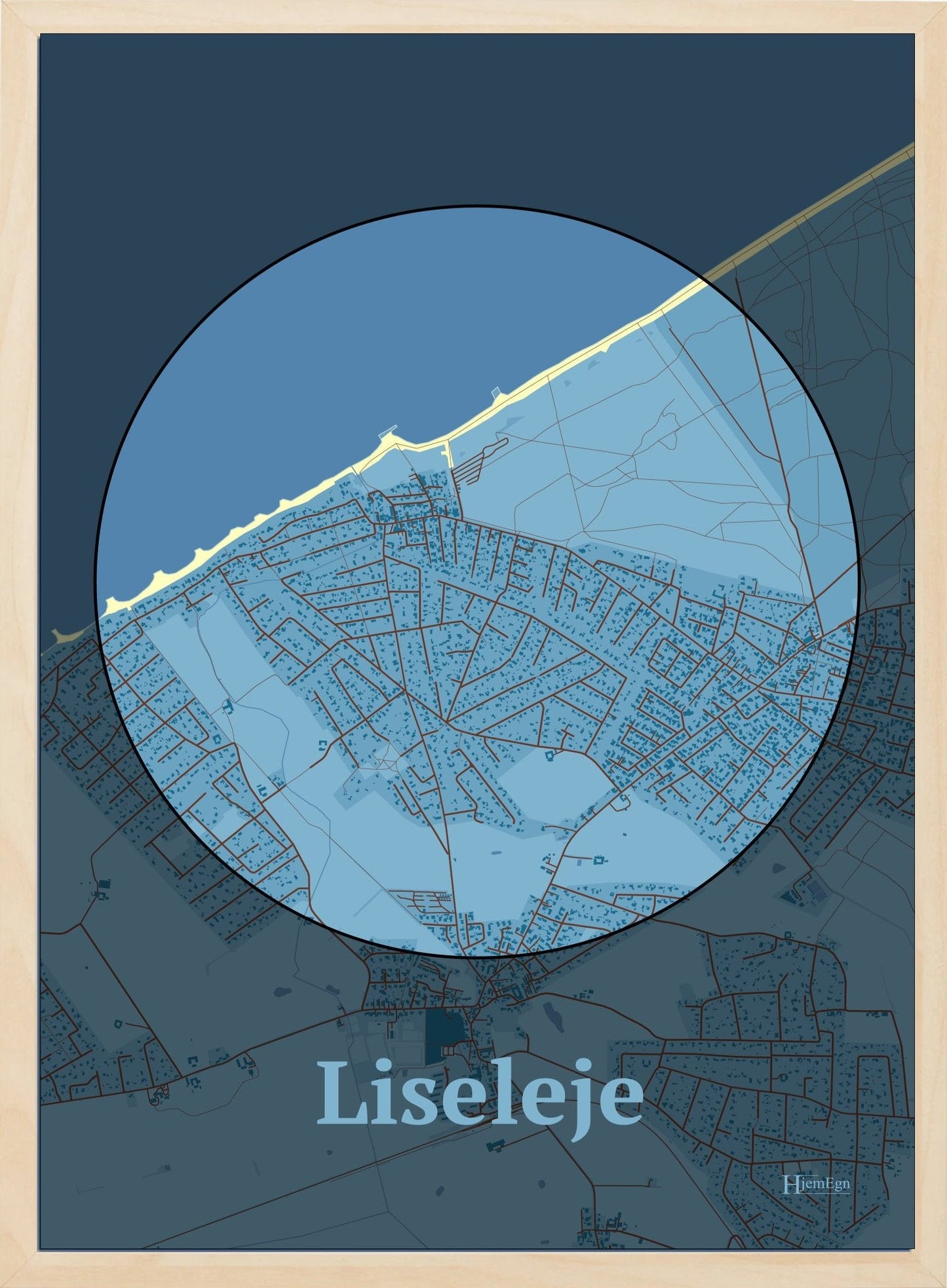 Liseleje plakat i farve pastel blå og HjemEgn.dk design centrum. Design bykort for Liseleje