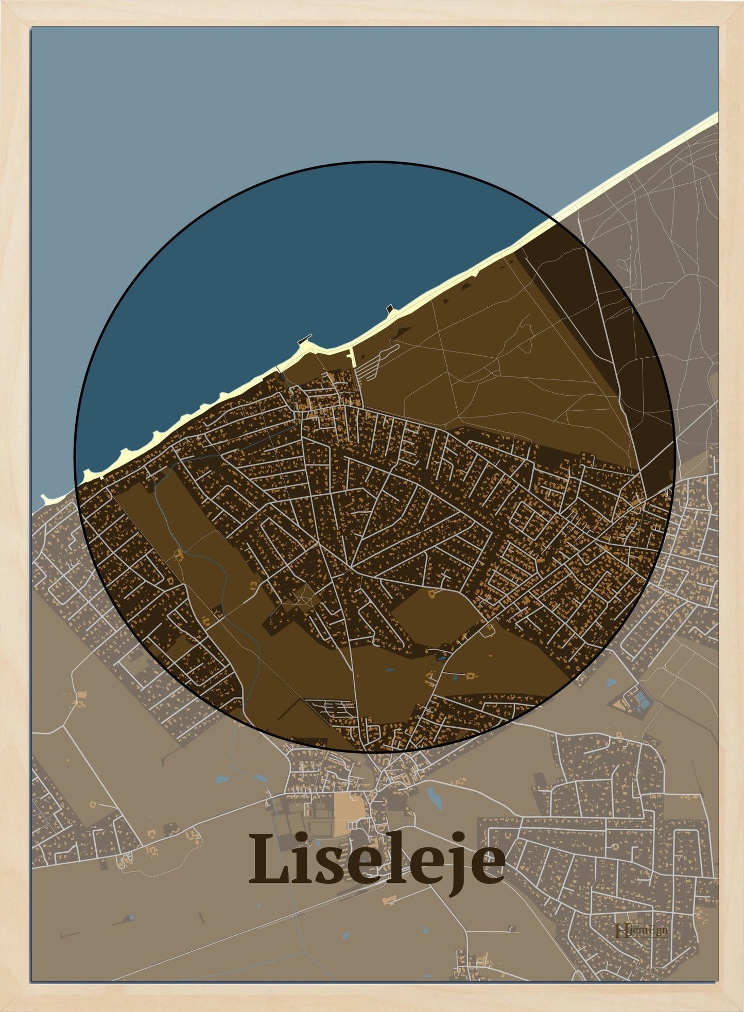 Liseleje plakat i farve mørk brun og HjemEgn.dk design centrum. Design bykort for Liseleje