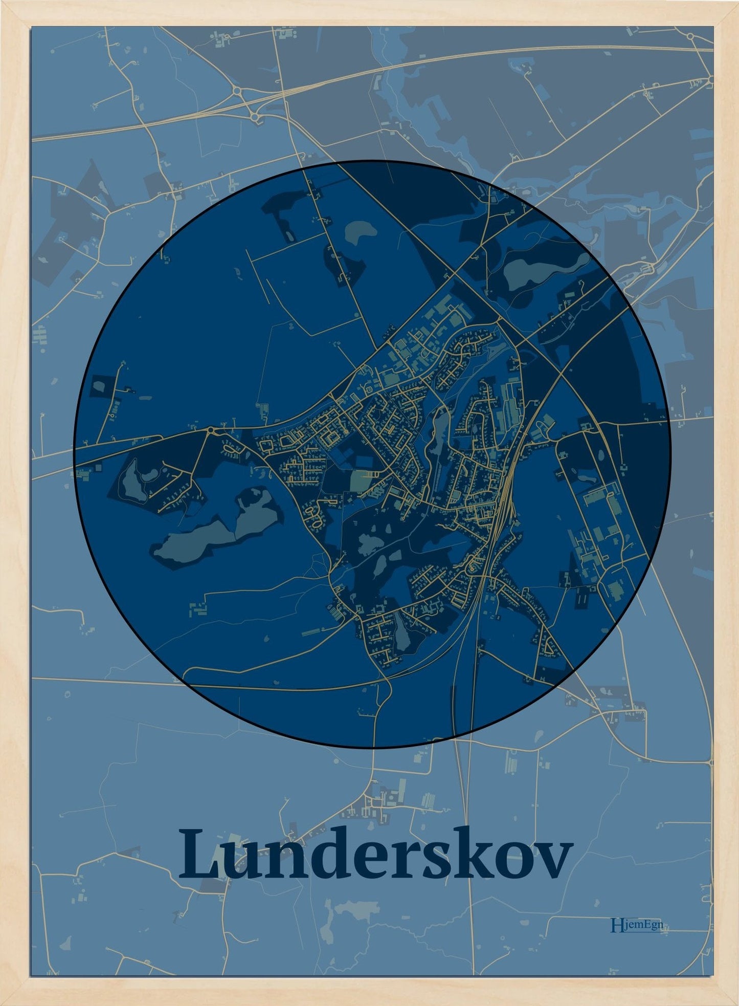 Lunderskov plakat i farve mørk blå og HjemEgn.dk design centrum. Design bykort for Lunderskov