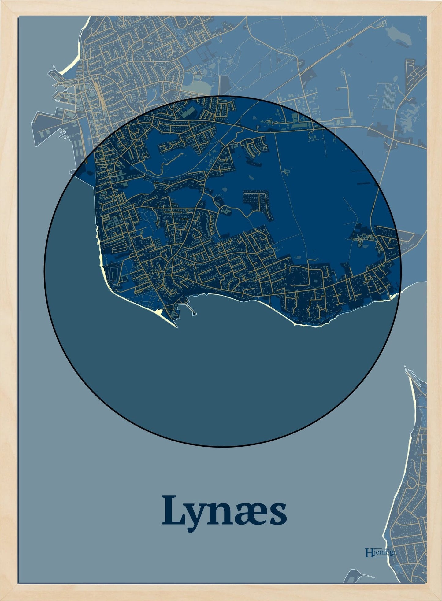 Lynæs plakat i farve mørk blå og HjemEgn.dk design centrum. Design bykort for Lynæs