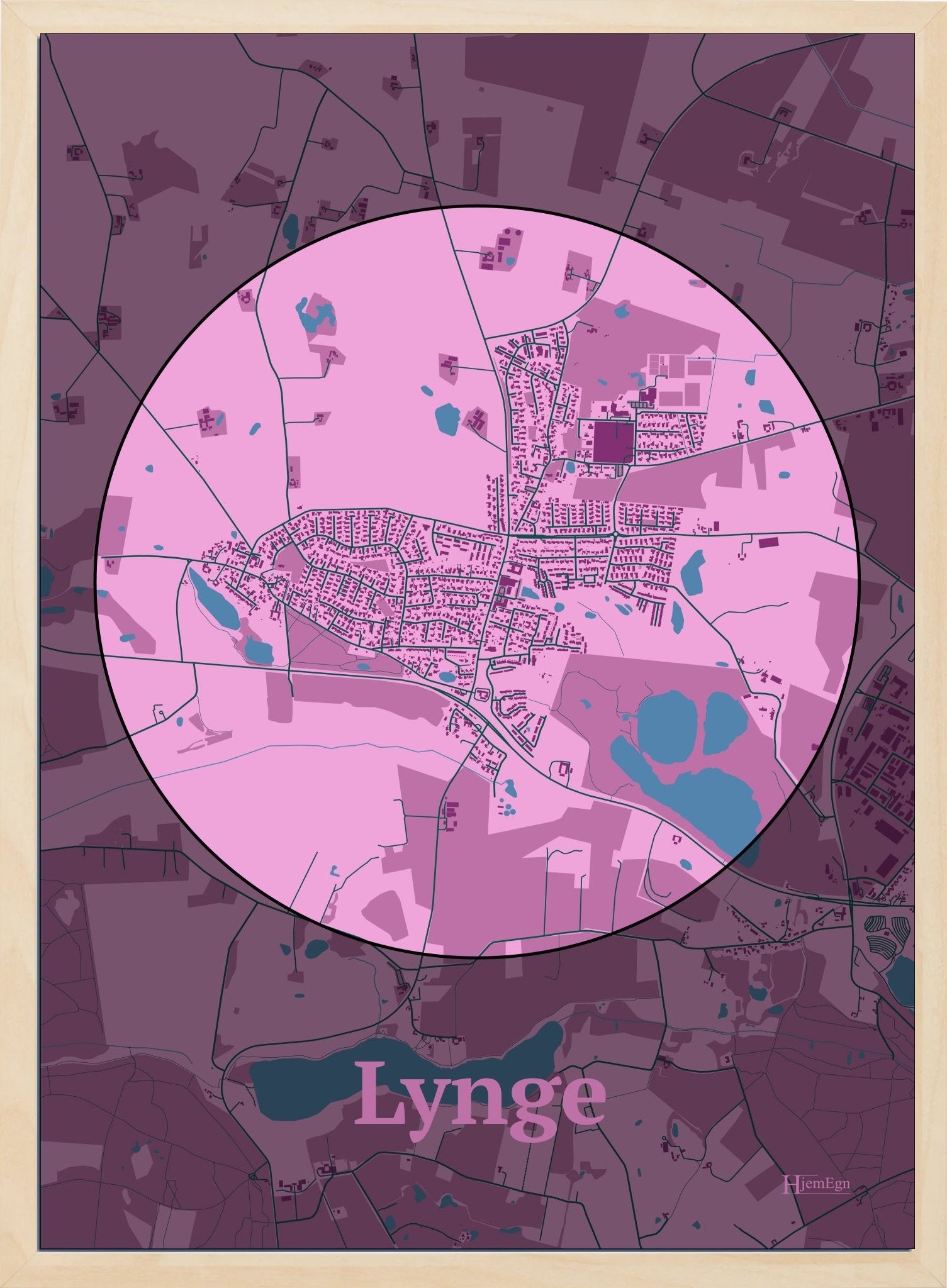 Lynge plakat i farve pastel rød og HjemEgn.dk design centrum. Design bykort for Lynge