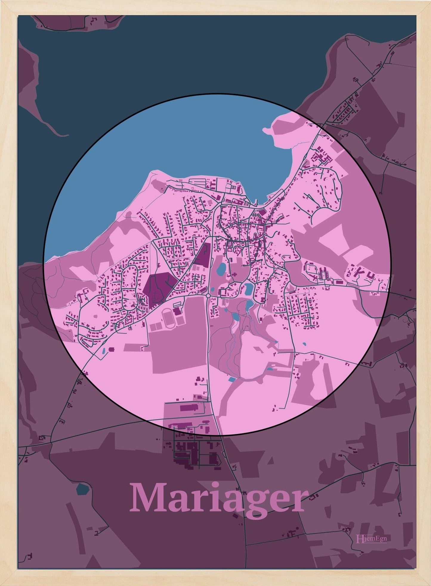 Mariager plakat i farve pastel rød og HjemEgn.dk design centrum. Design bykort for Mariager
