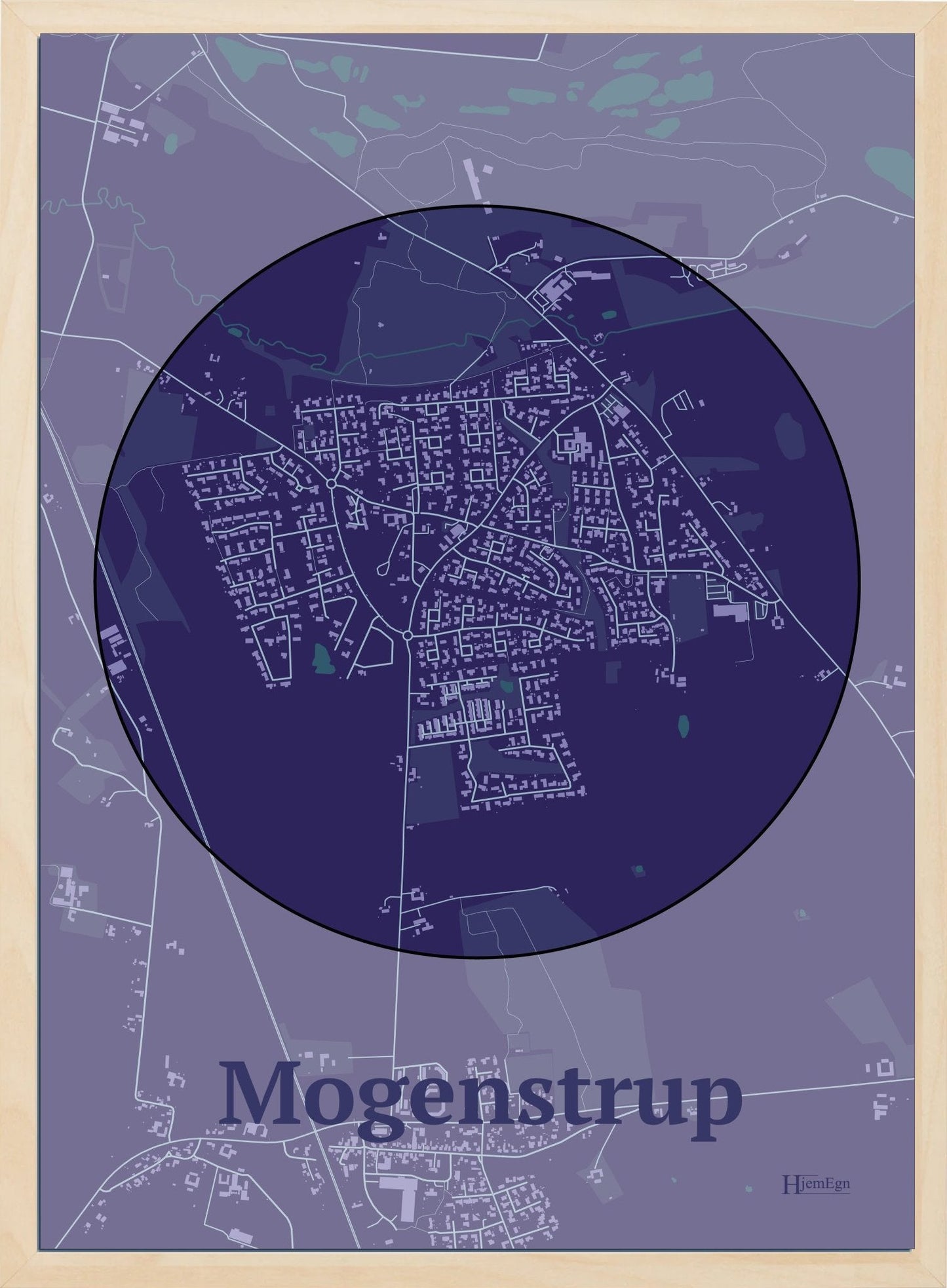 Mogenstrup plakat i farve mørk lilla og HjemEgn.dk design centrum. Design bykort for Mogenstrup
