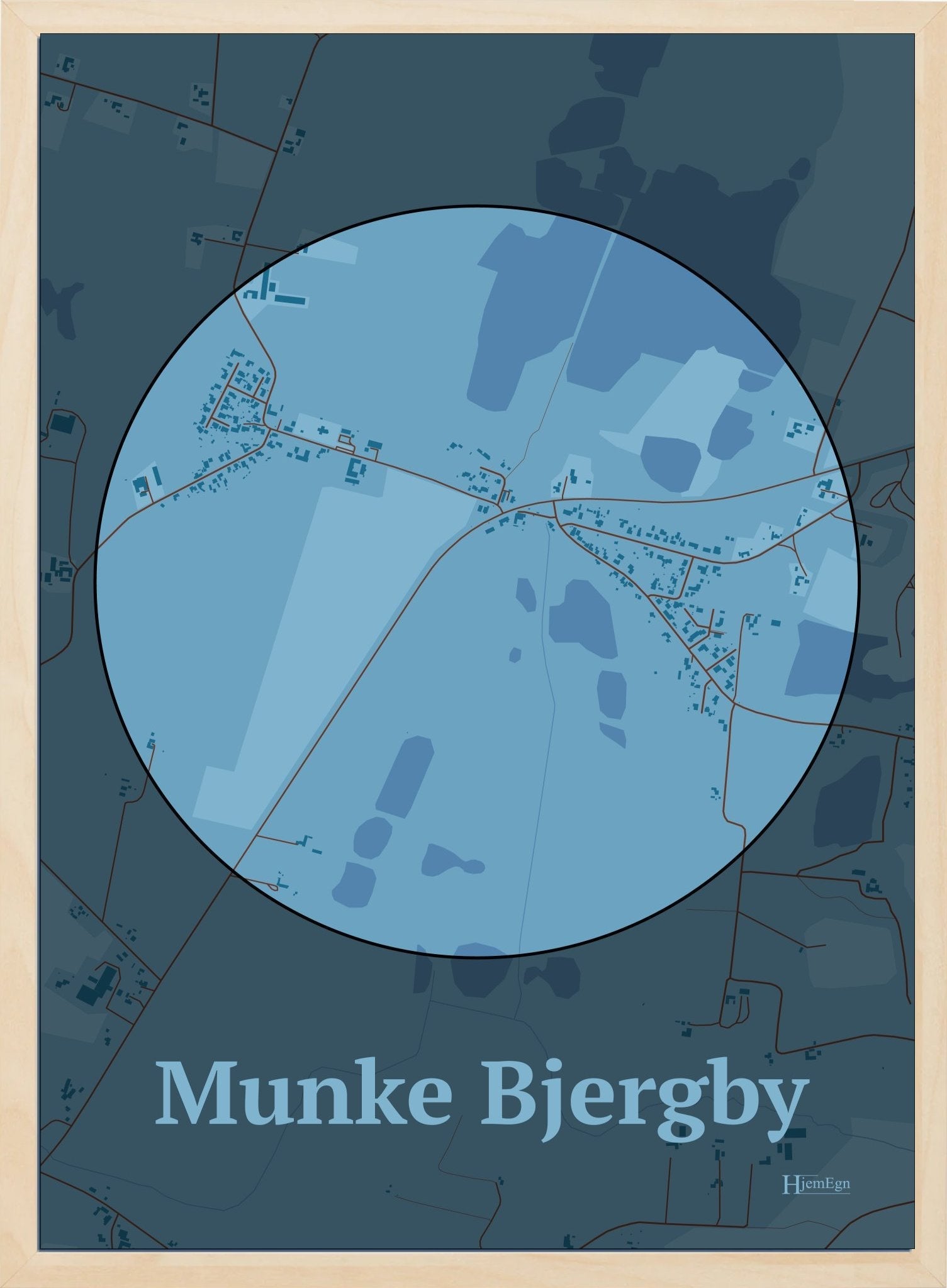 Munke Bjergby plakat i farve pastel blå og HjemEgn.dk design centrum. Design bykort for Munke Bjergby