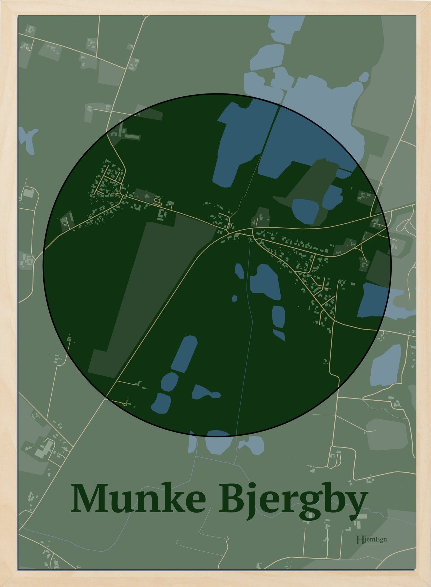 Munke Bjergby plakat i farve mørk grøn og HjemEgn.dk design centrum. Design bykort for Munke Bjergby