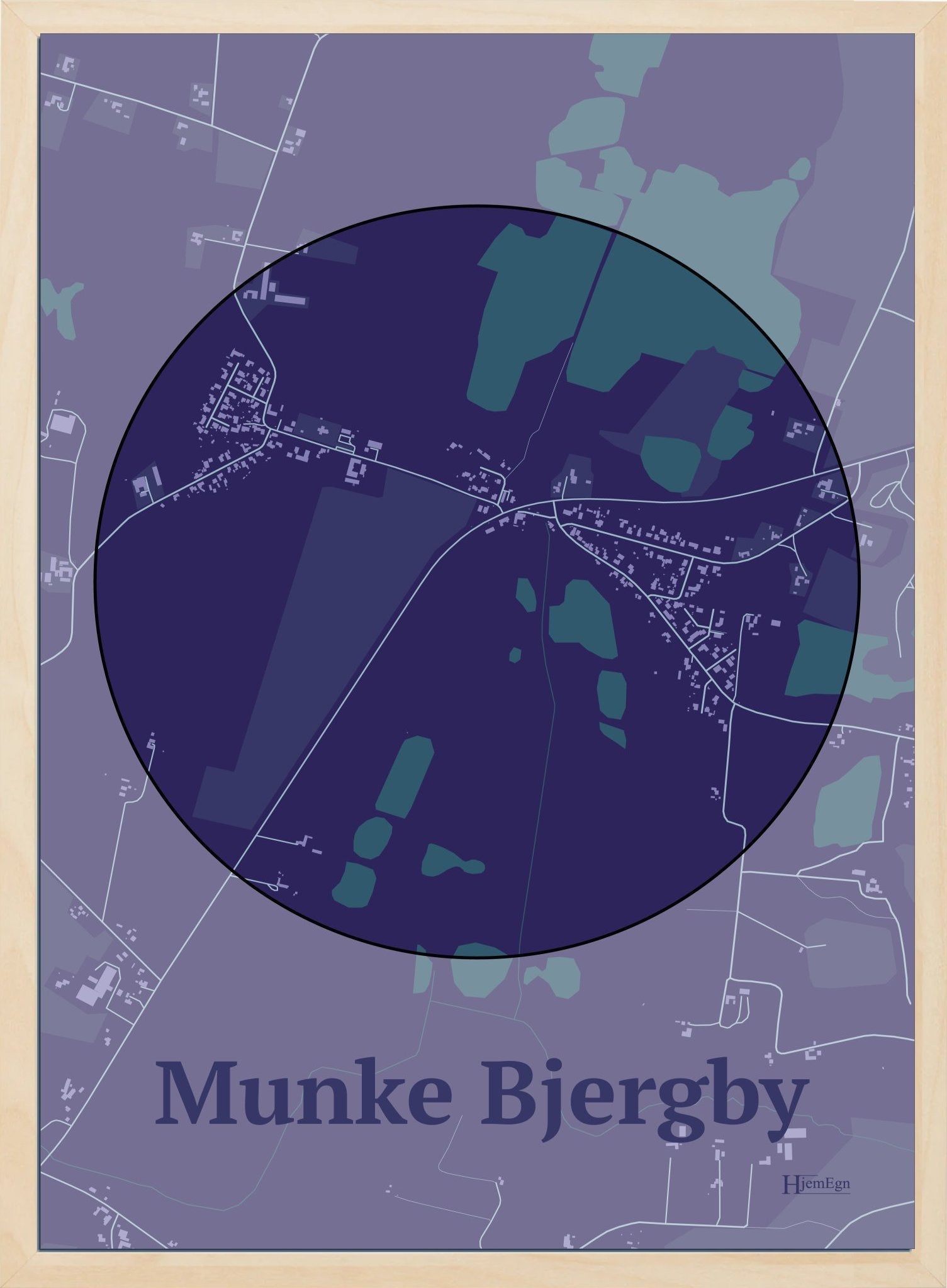 Munke Bjergby plakat i farve mørk lilla og HjemEgn.dk design centrum. Design bykort for Munke Bjergby