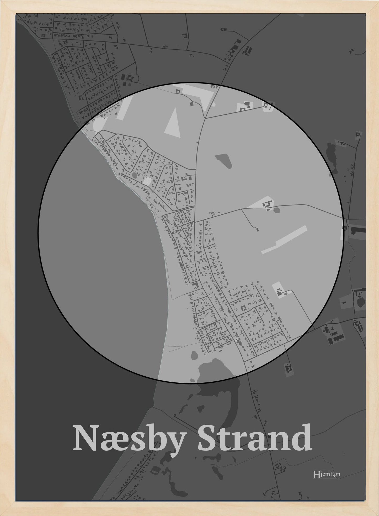 Næsby Strand plakat i farve pastel grå og HjemEgn.dk design centrum. Design bykort for Næsby Strand