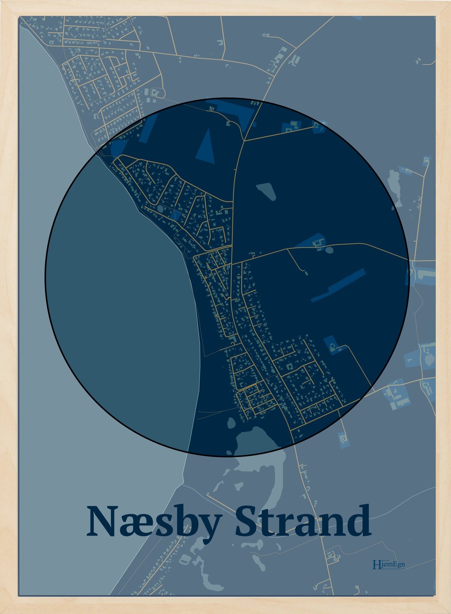 Næsby Strand plakat i farve mørk blå og HjemEgn.dk design centrum. Design bykort for Næsby Strand