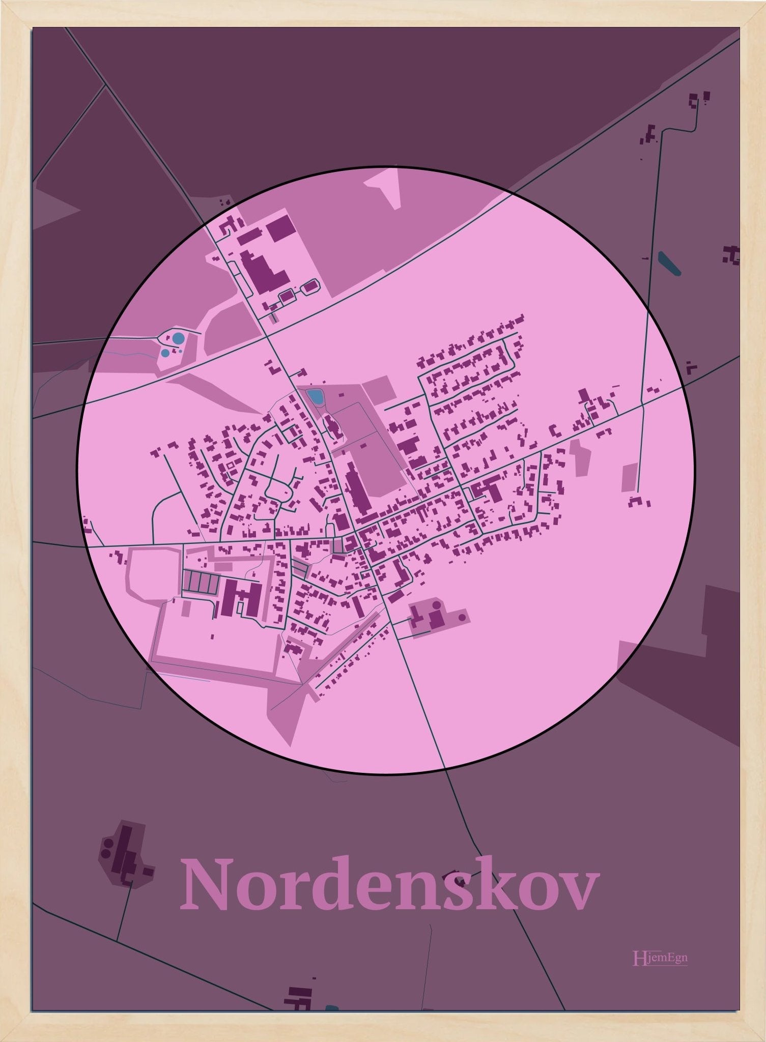 Nordenskov plakat i farve pastel rød og HjemEgn.dk design centrum. Design bykort for Nordenskov