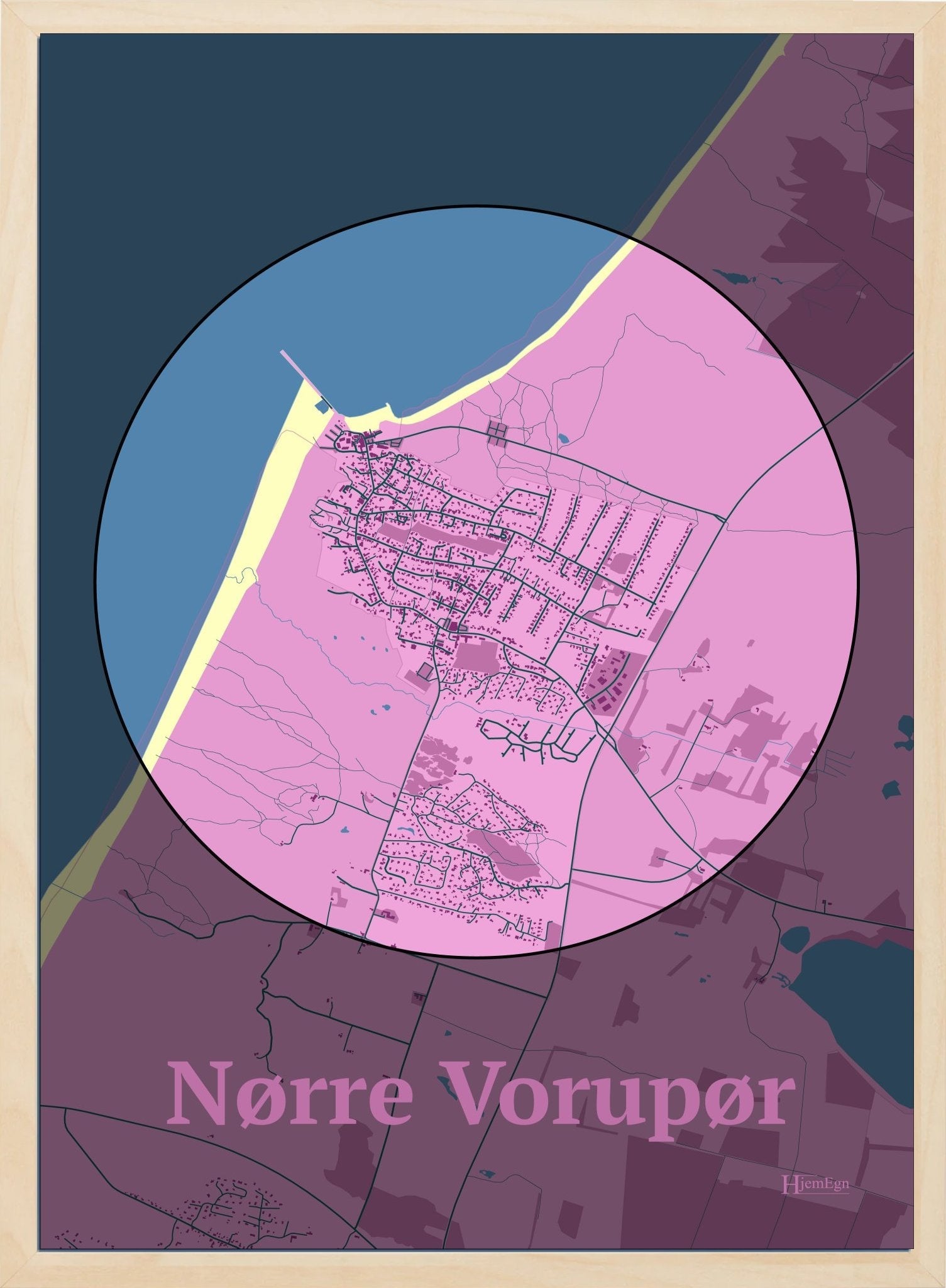 Nørre Vorupør plakat i farve pastel rød og HjemEgn.dk design centrum. Design bykort for Nørre Vorupør