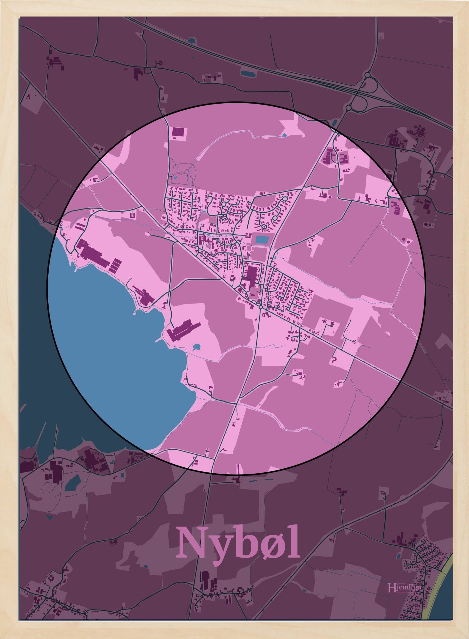 Nybøl plakat i farve pastel rød og HjemEgn.dk design centrum. Design bykort for Nybøl