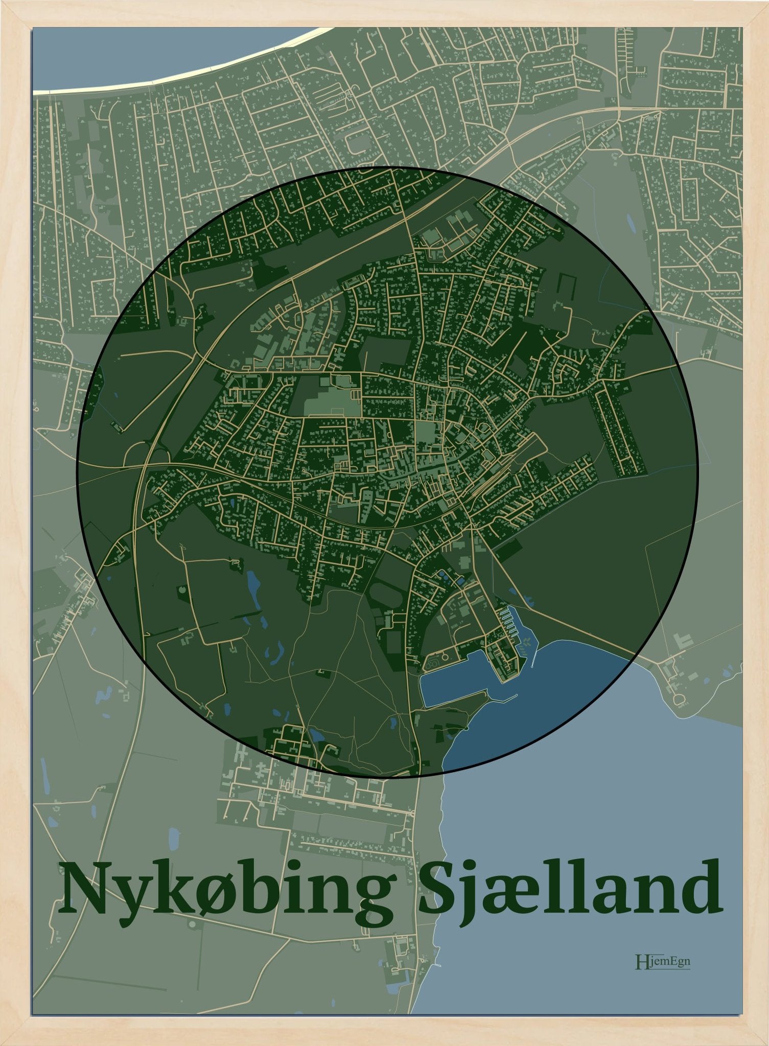 Nykøbing Sjælland plakat i farve mørk grøn og HjemEgn.dk design centrum. Design bykort for Nykøbing Sjælland