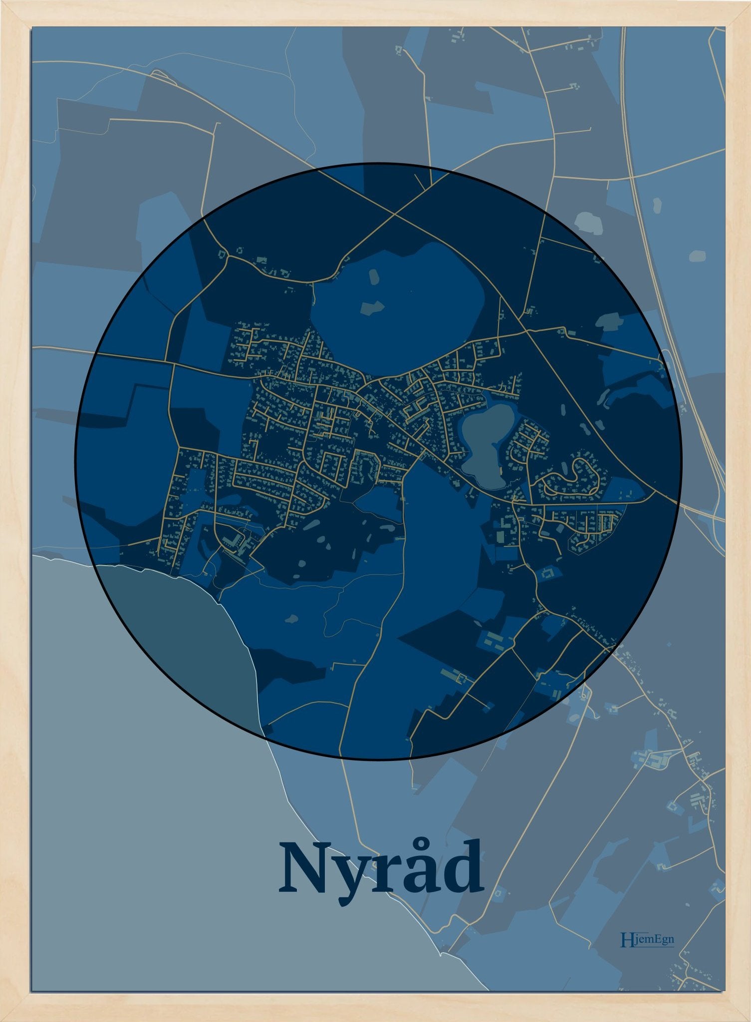 Nyråd plakat i farve mørk blå og HjemEgn.dk design centrum. Design bykort for Nyråd