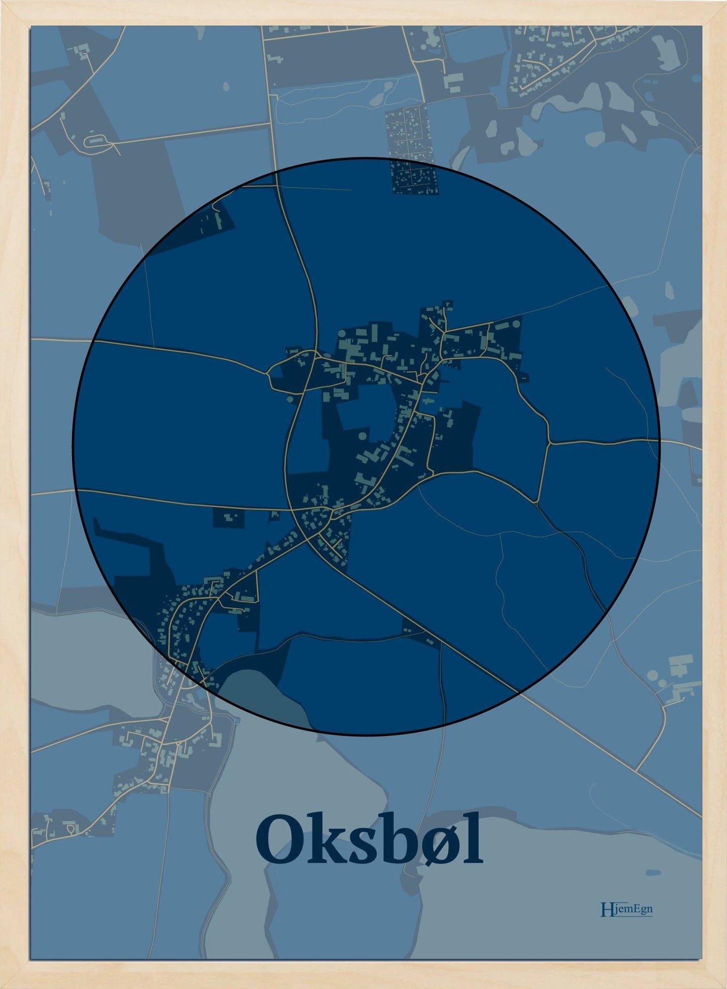 Oksbøl plakat i farve mørk blå og HjemEgn.dk design centrum. Design bykort for Oksbøl