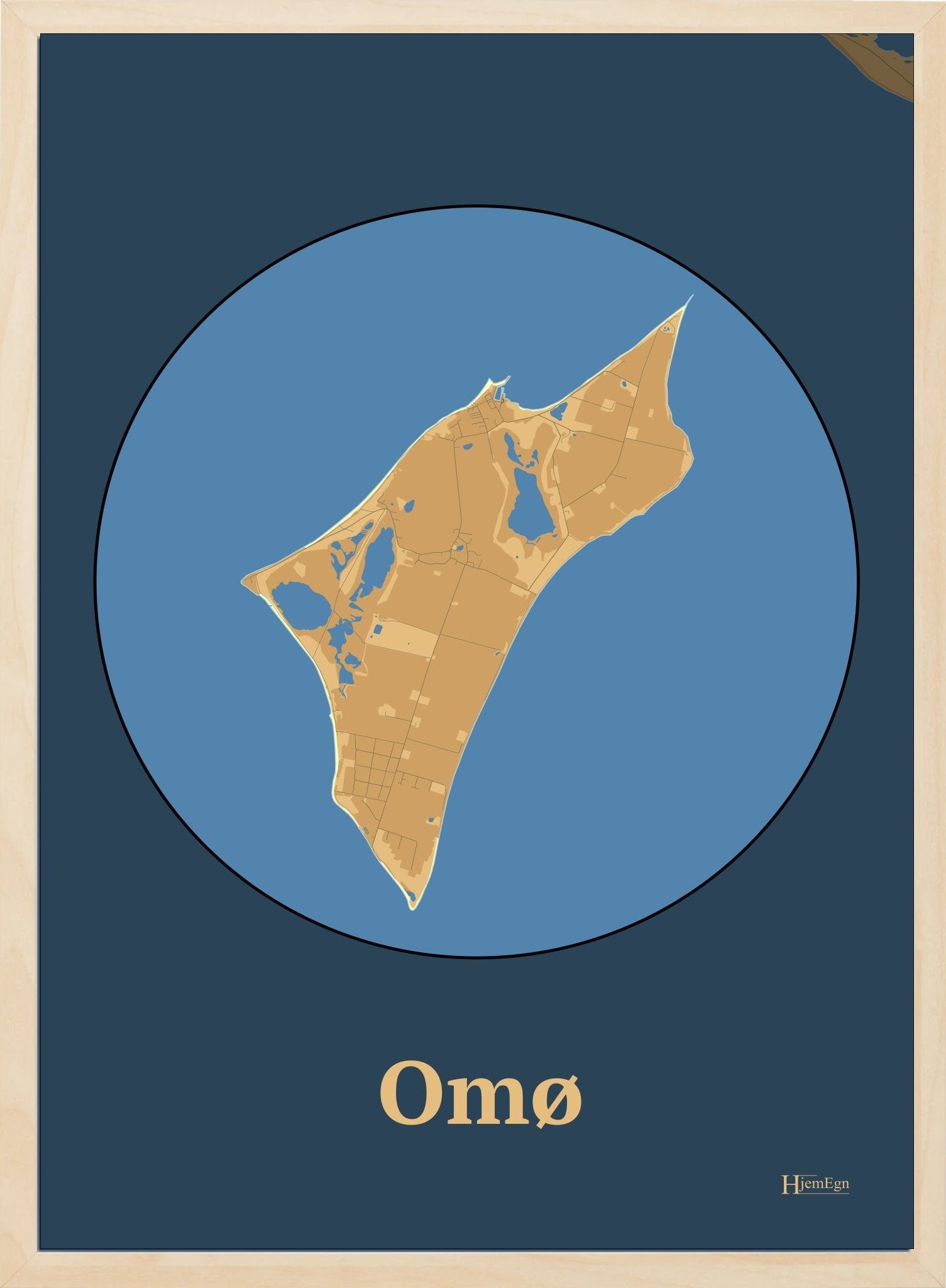 Omø plakat i farve pastel brun og HjemEgn.dk design centrum. Design ø-kort for Omø