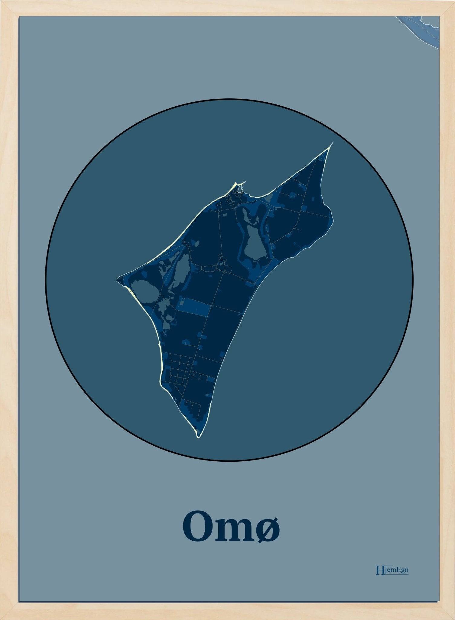 Omø plakat i farve mørk blå og HjemEgn.dk design centrum. Design ø-kort for Omø
