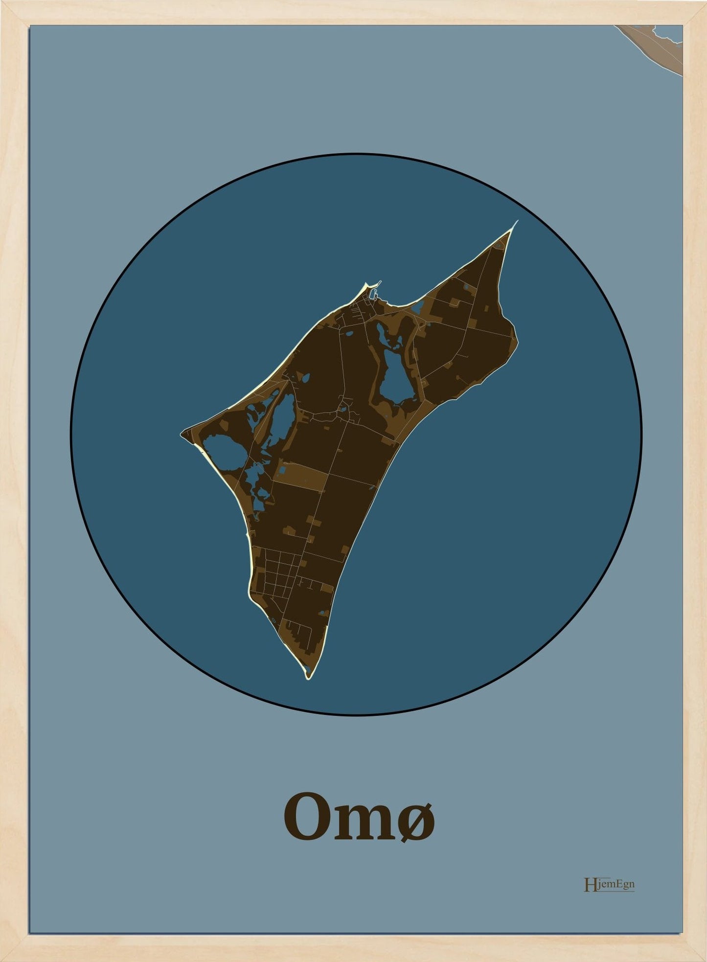 Omø plakat i farve mørk brun og HjemEgn.dk design centrum. Design ø-kort for Omø
