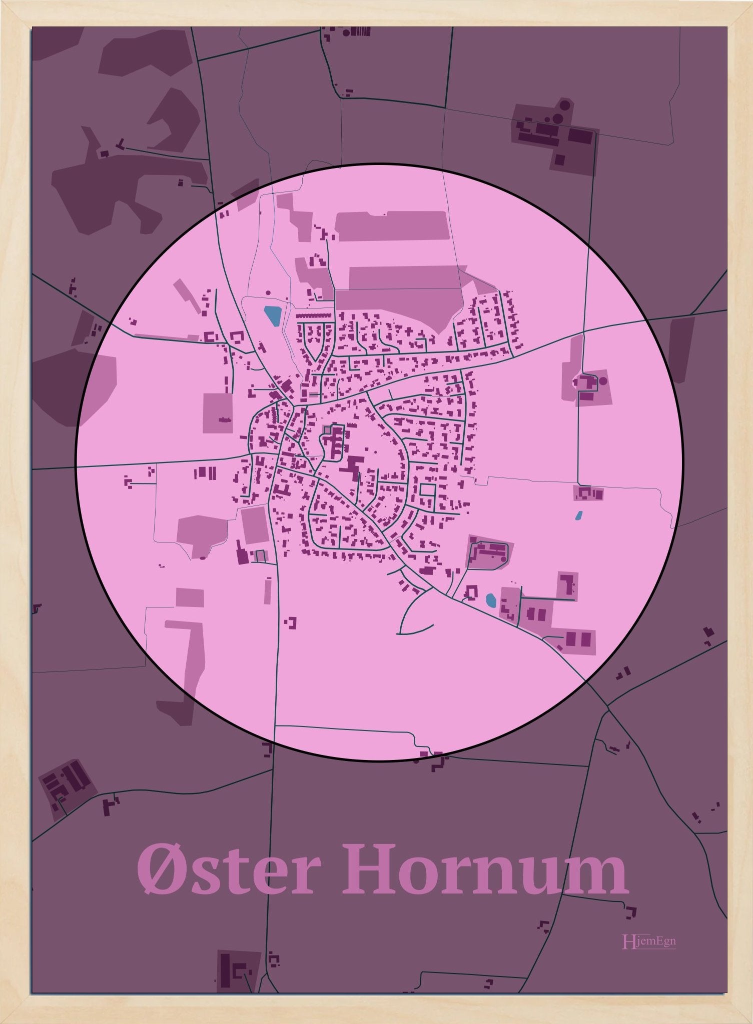 Øster Hornum plakat i farve pastel rød og HjemEgn.dk design centrum. Design bykort for Øster Hornum