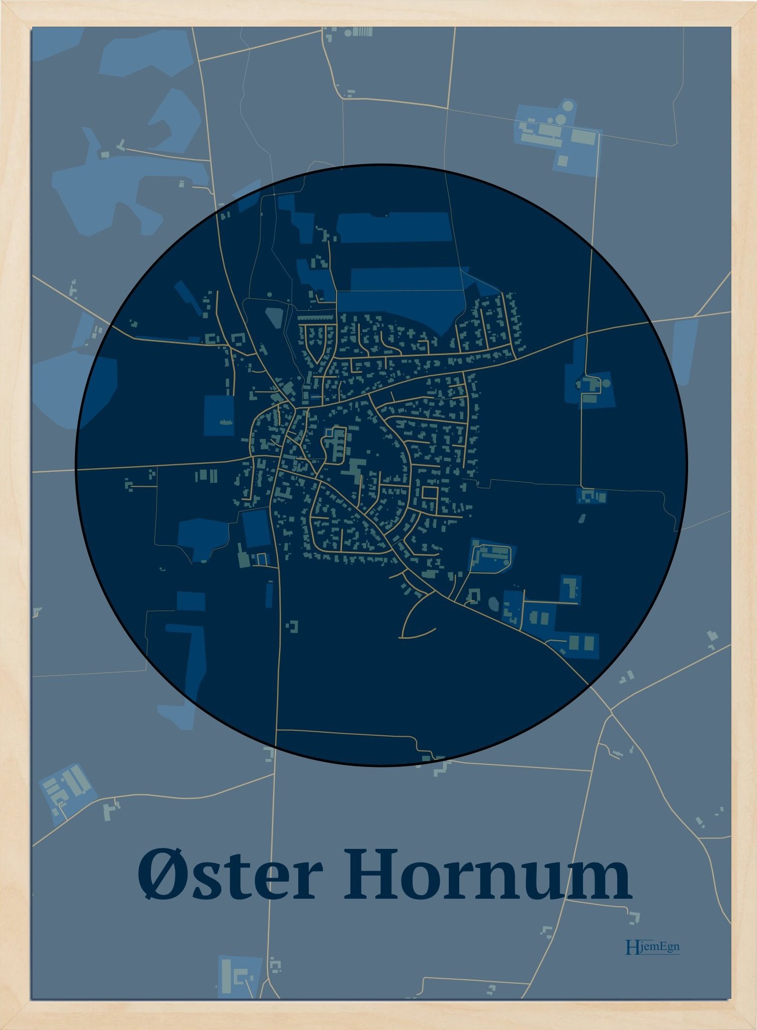 Øster Hornum plakat i farve mørk blå og HjemEgn.dk design centrum. Design bykort for Øster Hornum