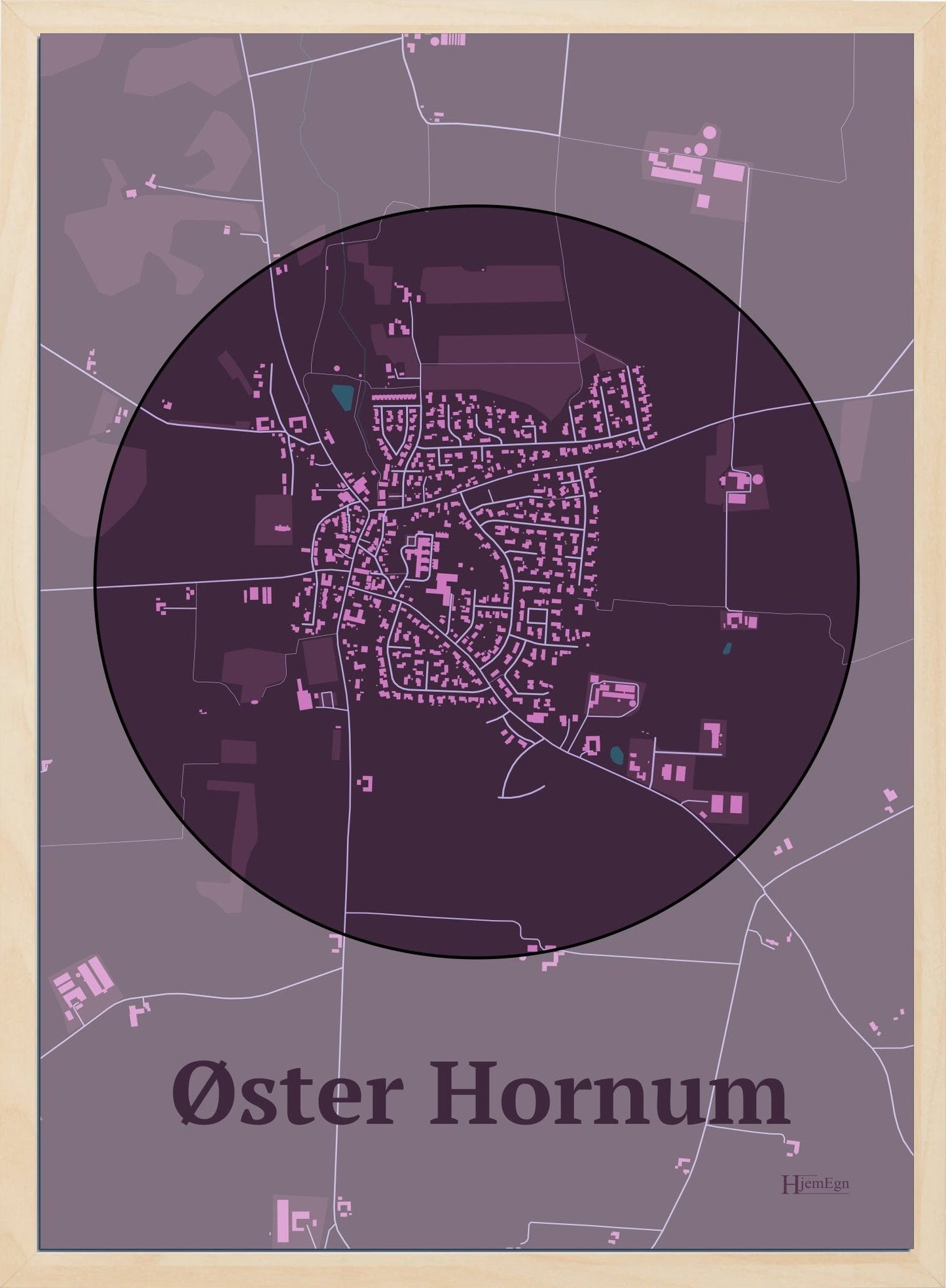 Øster Hornum plakat i farve mørk rød og HjemEgn.dk design centrum. Design bykort for Øster Hornum