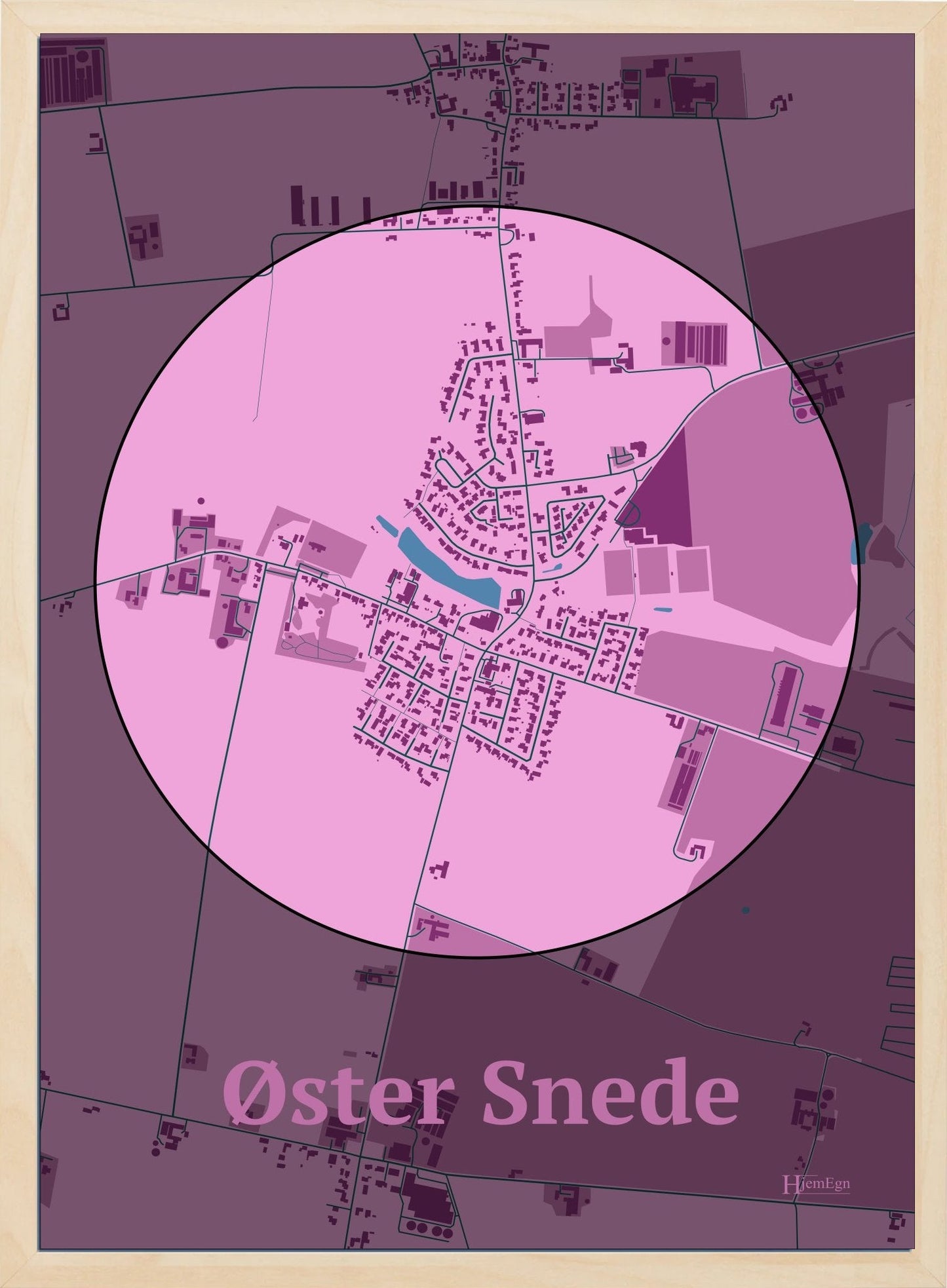 Øster Snede plakat i farve pastel rød og HjemEgn.dk design centrum. Design bykort for Øster Snede