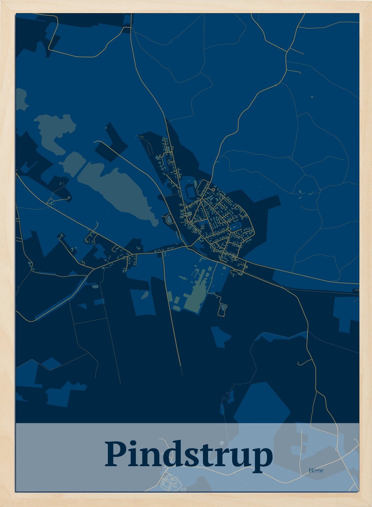 Pindstrup plakat i farve mørk blå og HjemEgn.dk design firkantet. Design bykort for Pindstrup