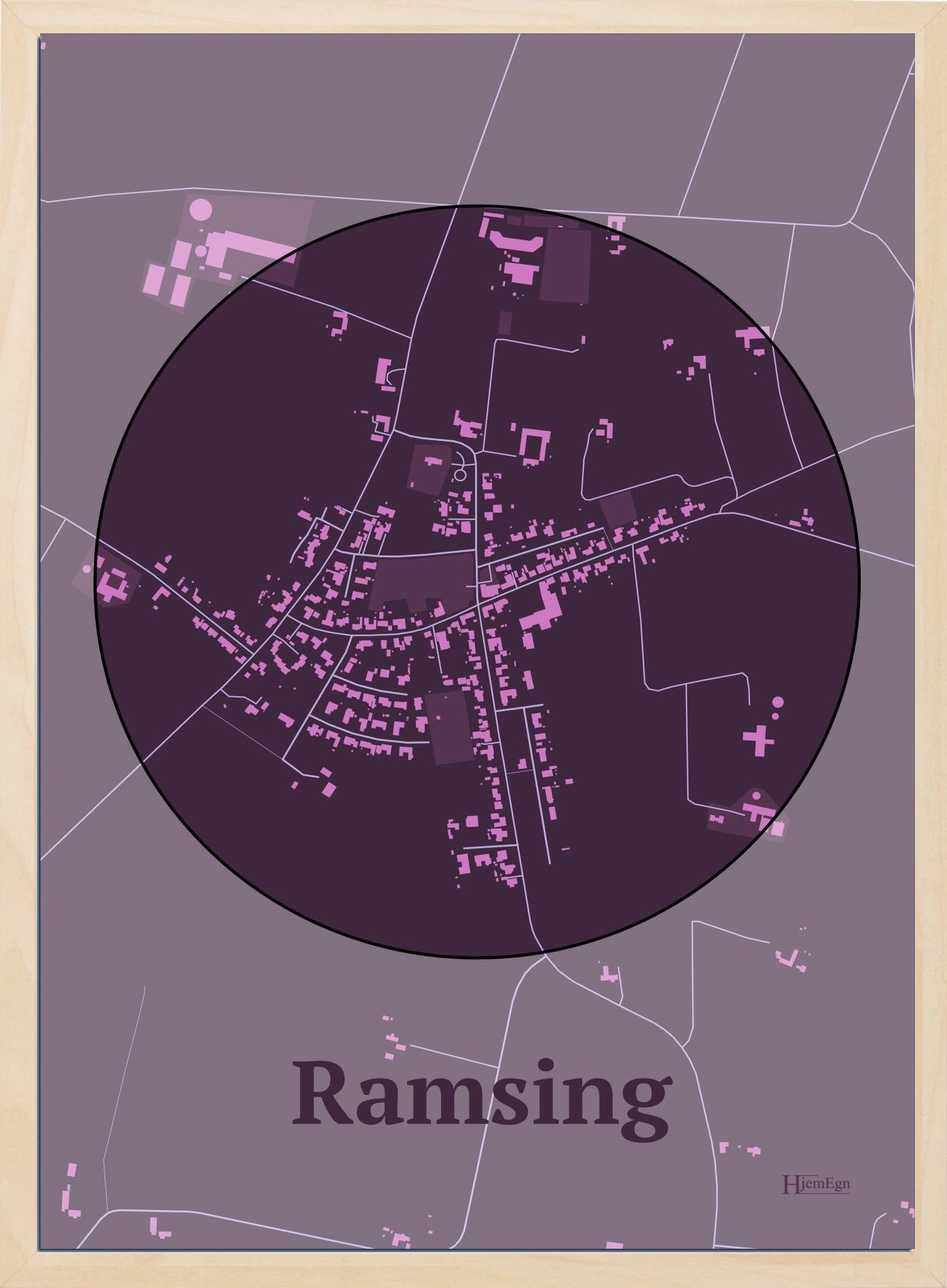 Ramsing plakat i farve mørk rød og HjemEgn.dk design centrum. Design bykort for Ramsing