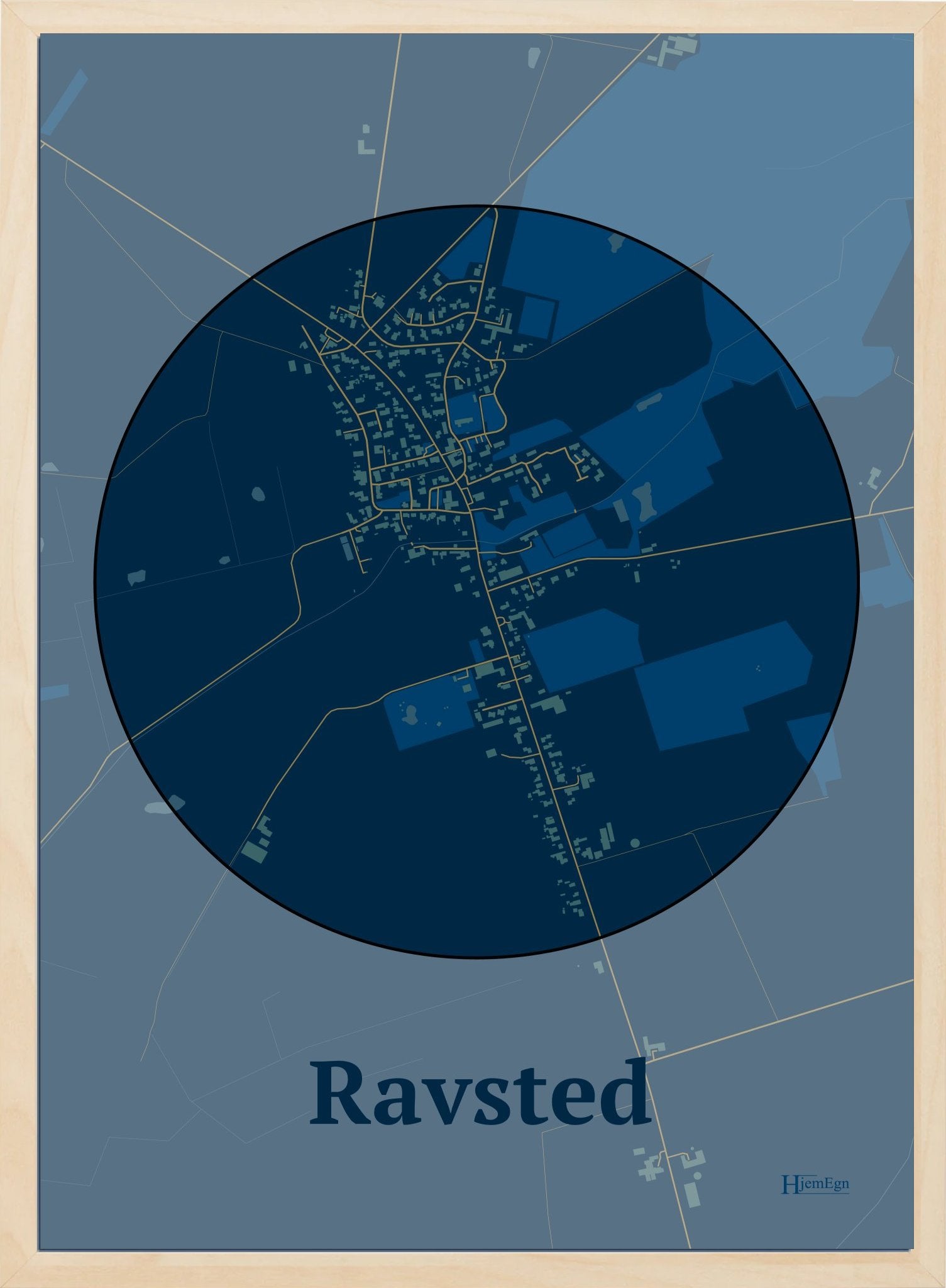 Ravsted plakat i farve mørk blå og HjemEgn.dk design centrum. Design bykort for Ravsted