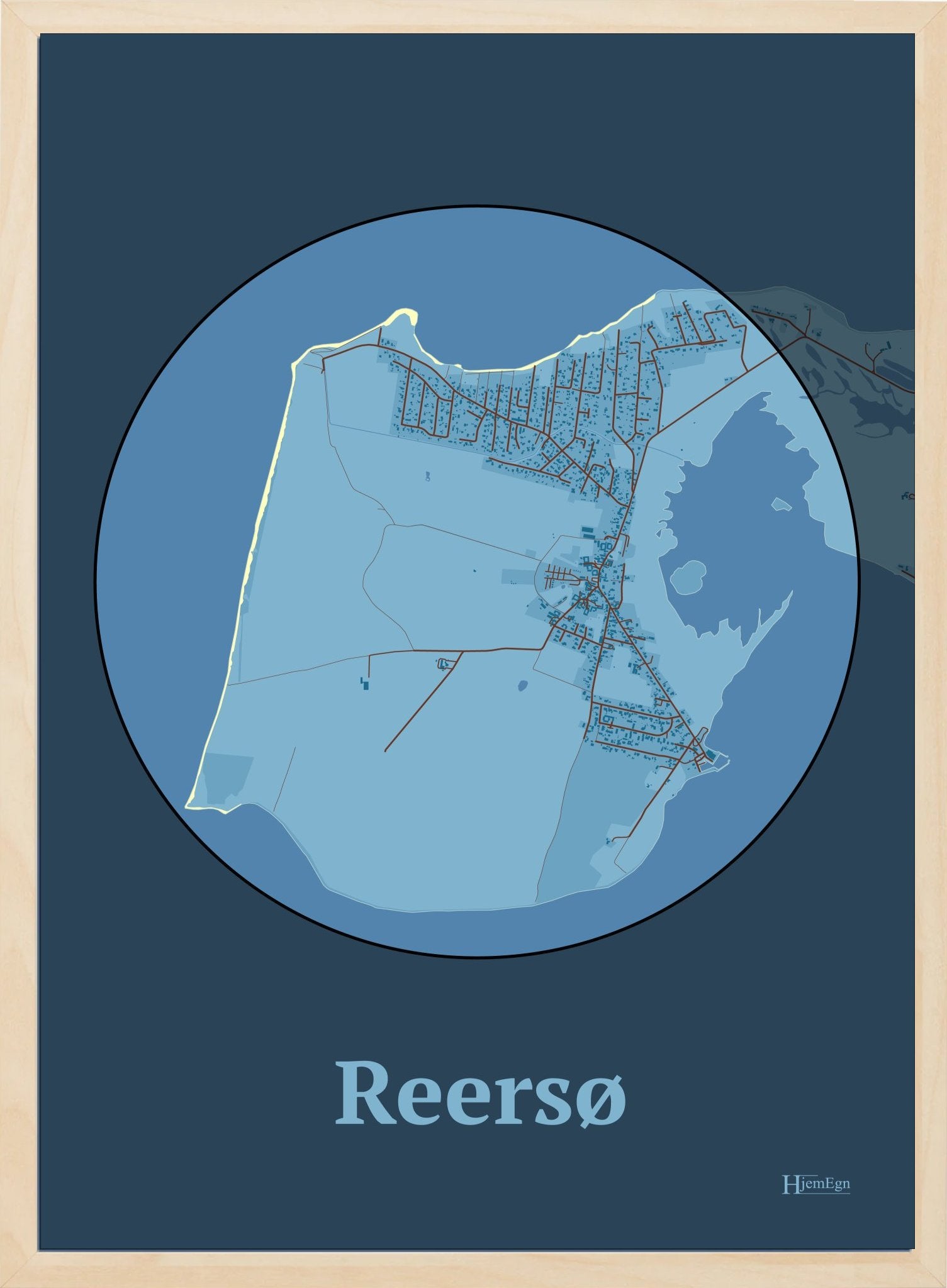 Reersø plakat i farve pastel blå og HjemEgn.dk design centrum. Design bykort for Reersø