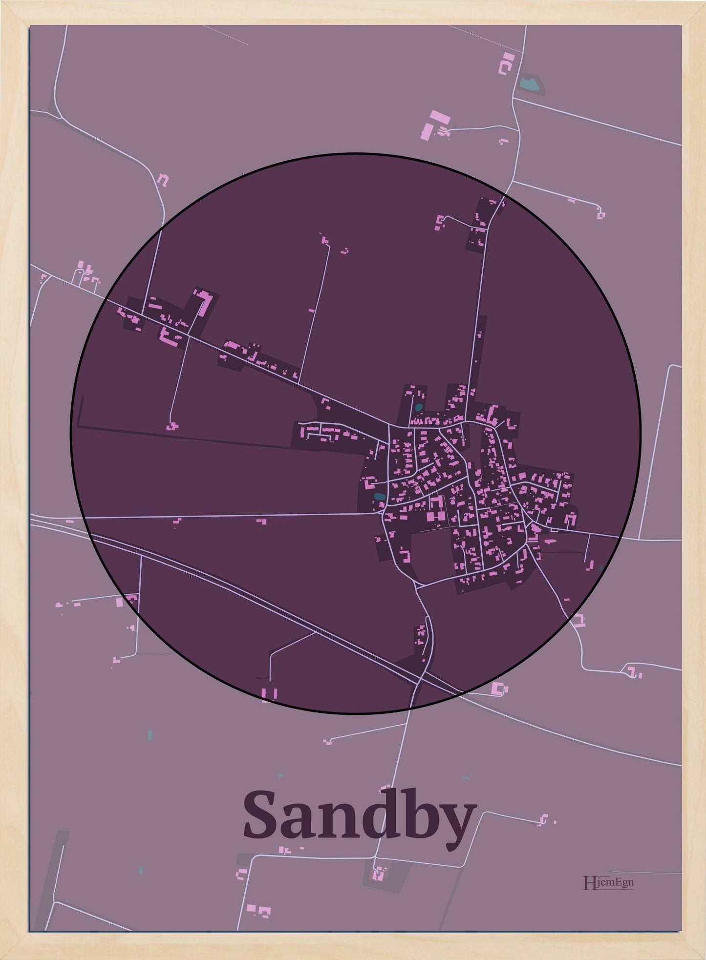 Sandby plakat i farve mørk rød og HjemEgn.dk design centrum. Design bykort for Sandby