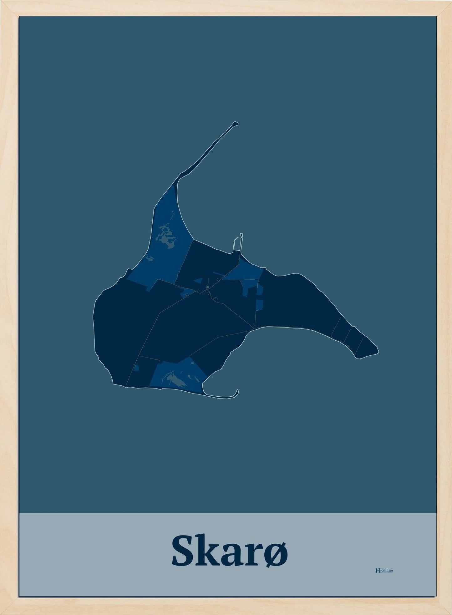 Skarø plakat i farve mørk blå og HjemEgn.dk design firkantet. Design ø-kort for Skarø