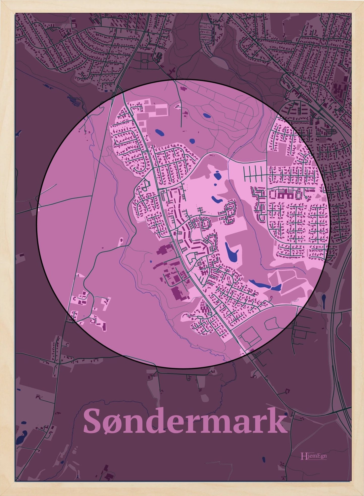 Søndermark plakat i farve pastel rød og HjemEgn.dk design centrum. Design bykort for Søndermark