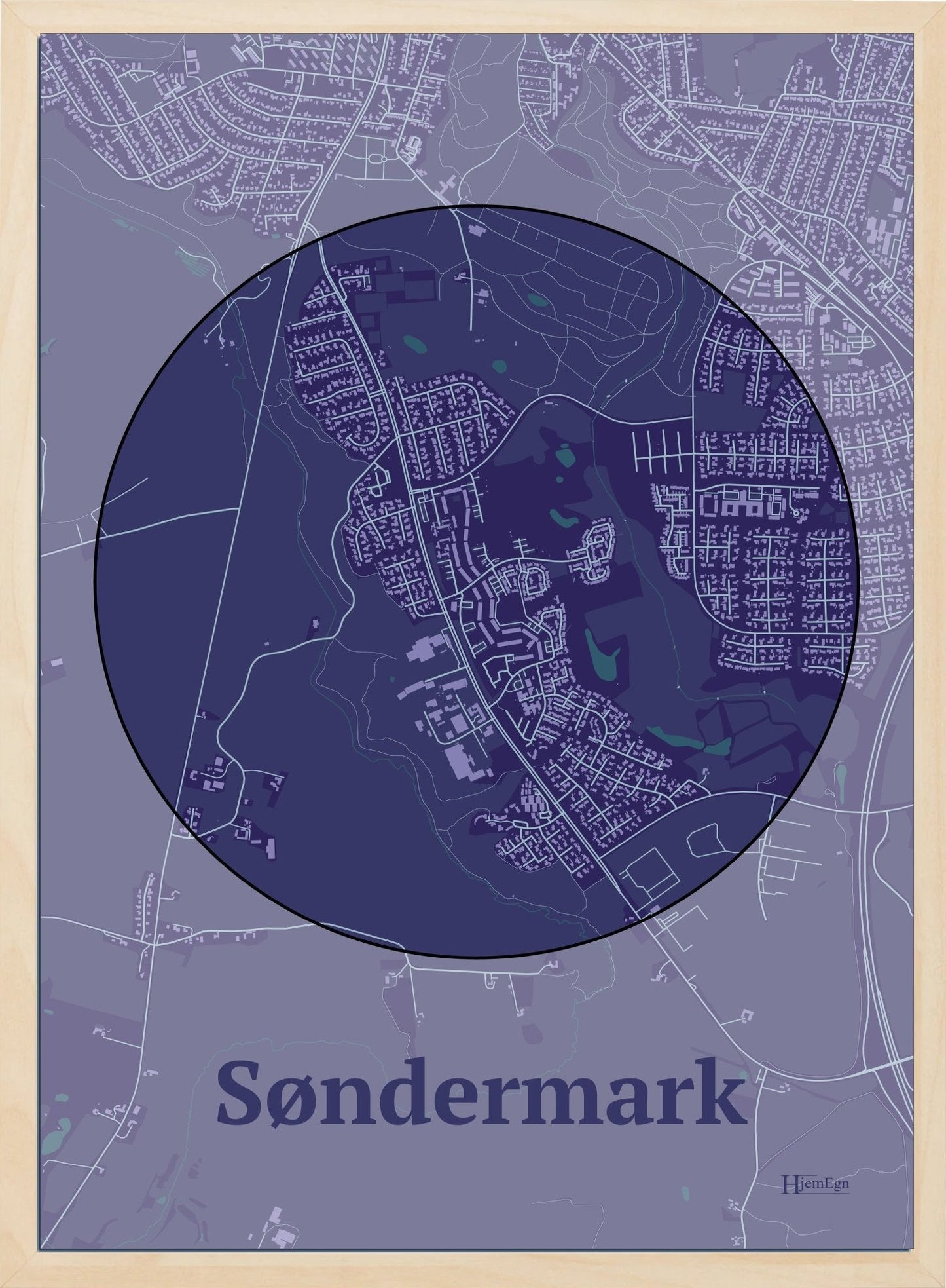 Søndermark plakat i farve mørk lilla og HjemEgn.dk design centrum. Design bykort for Søndermark
