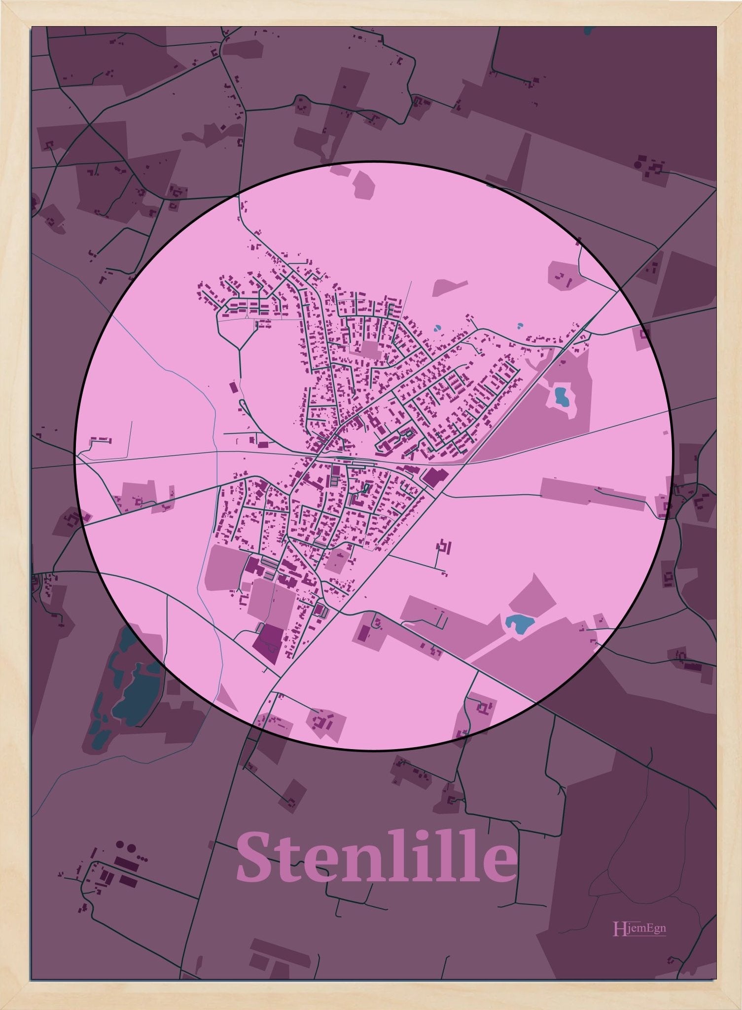 Stenlille plakat i farve pastel rød og HjemEgn.dk design centrum. Design bykort for Stenlille
