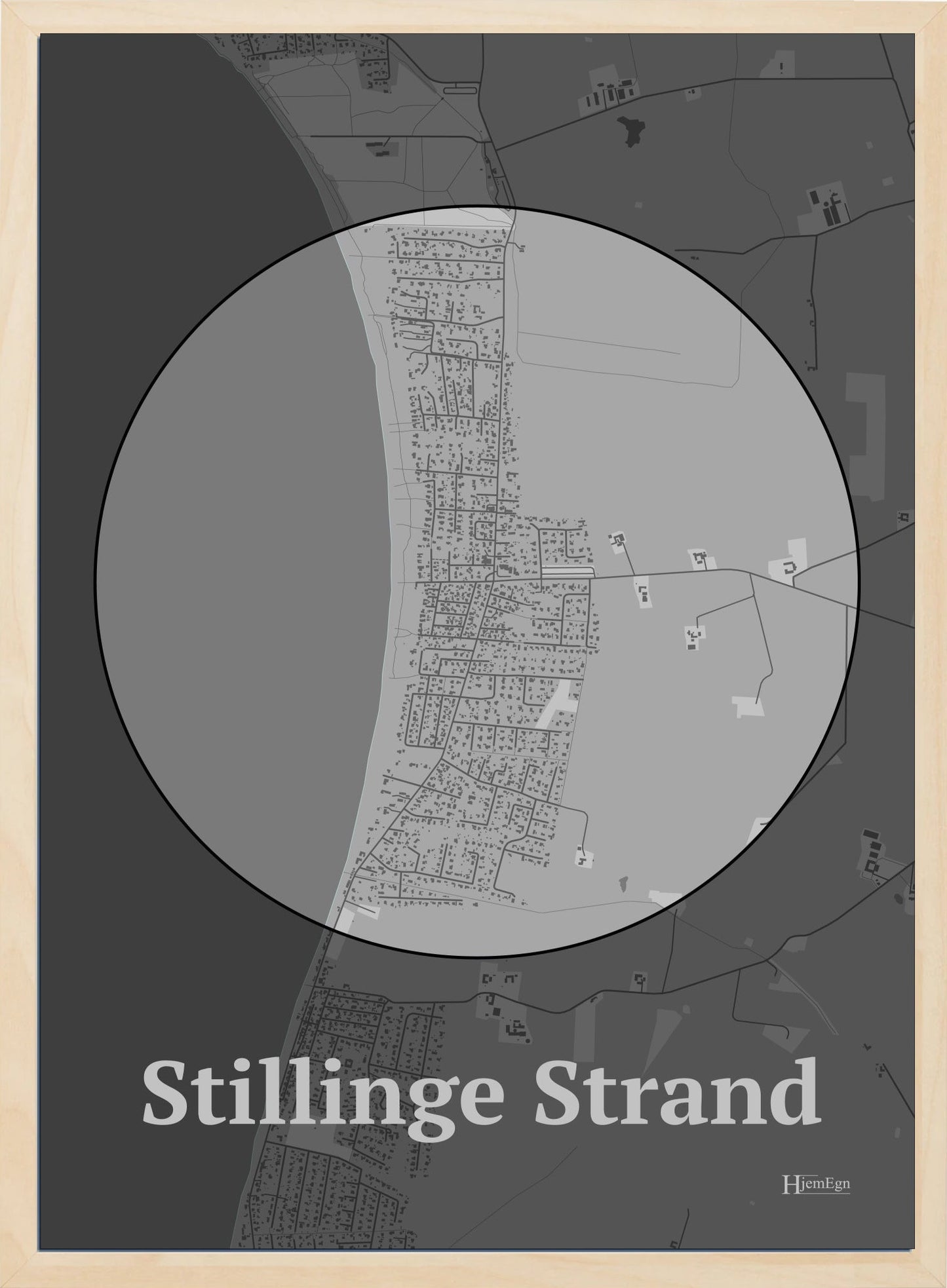 Stillinge Strand plakat i farve pastel grå og HjemEgn.dk design centrum. Design bykort for Stillinge Strand