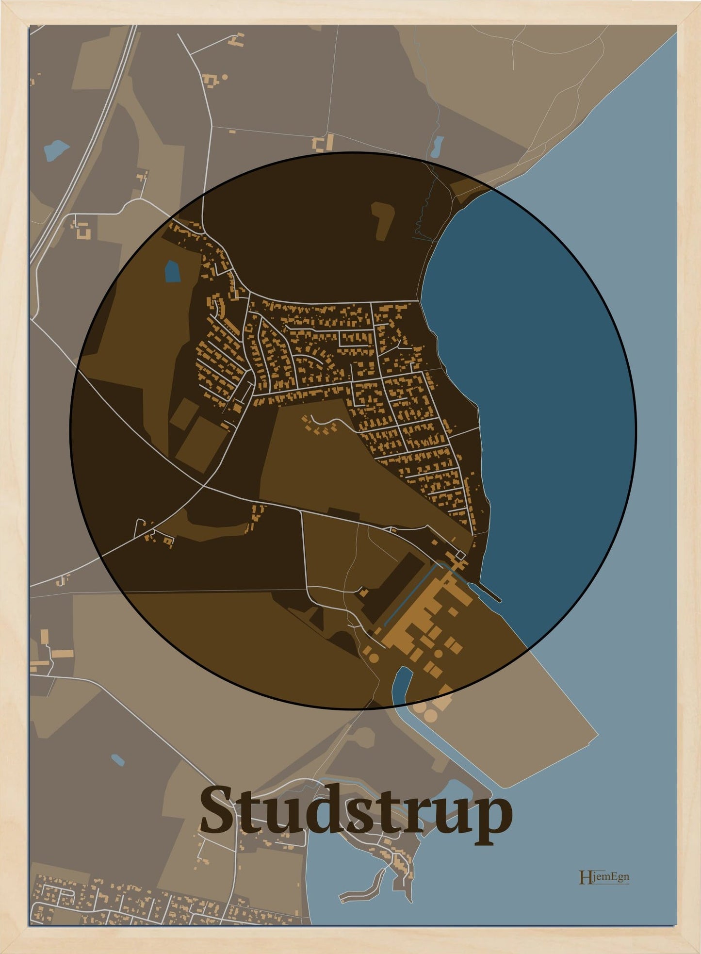 Studstrup plakat i farve mørk brun og HjemEgn.dk design centrum. Design bykort for Studstrup