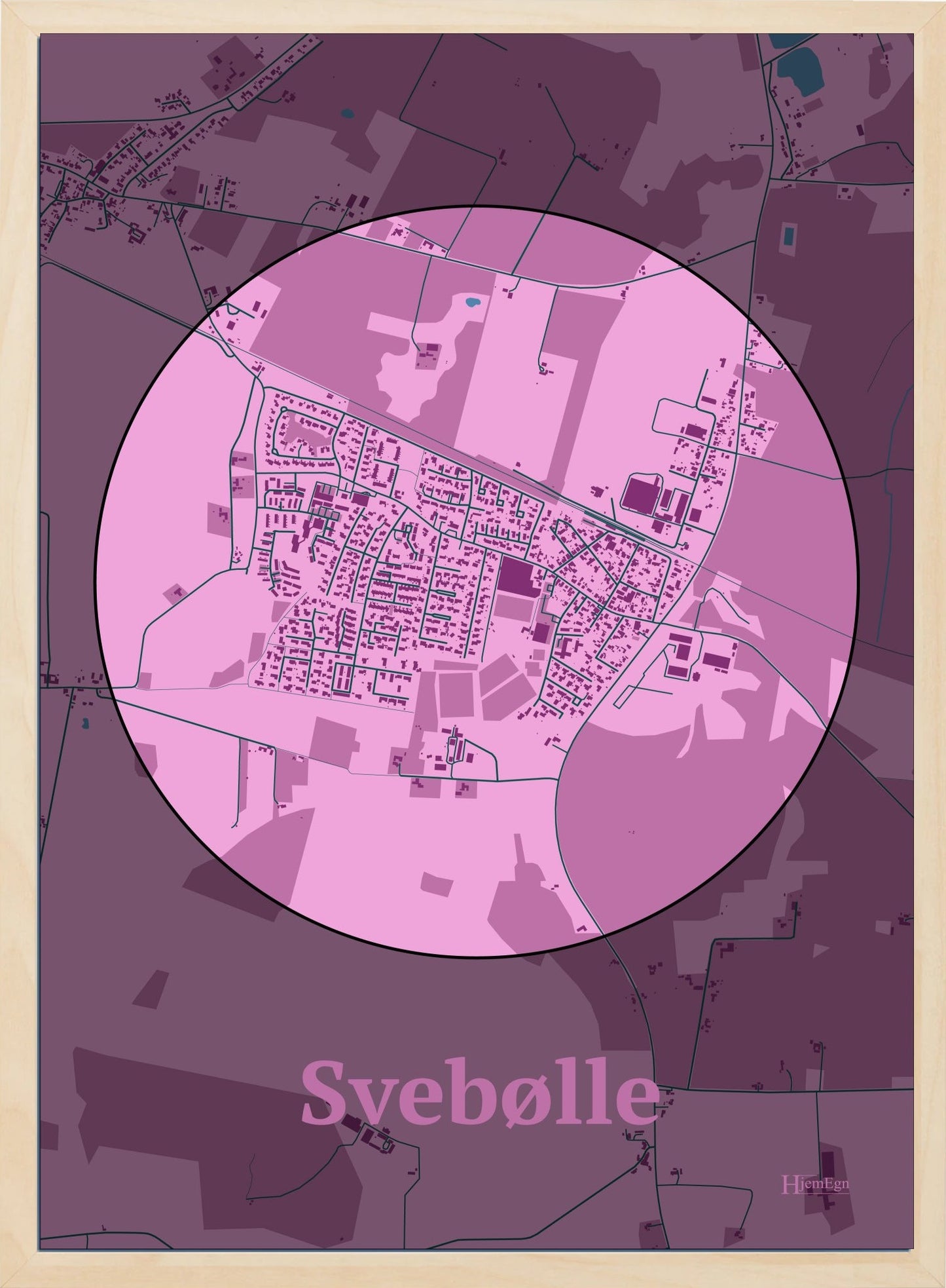 Svebølle plakat i farve pastel rød og HjemEgn.dk design centrum. Design bykort for Svebølle
