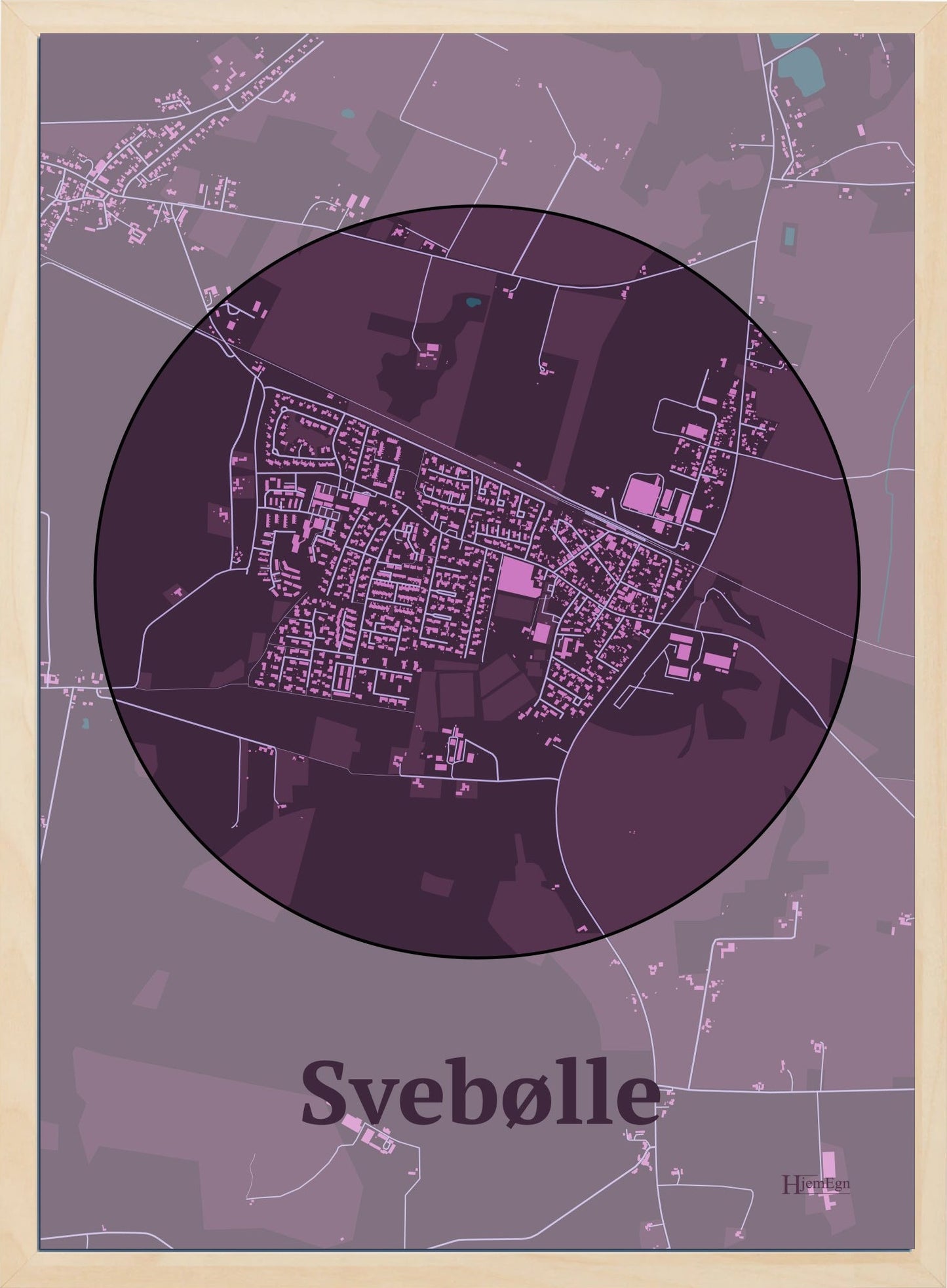 Svebølle plakat i farve mørk rød og HjemEgn.dk design centrum. Design bykort for Svebølle