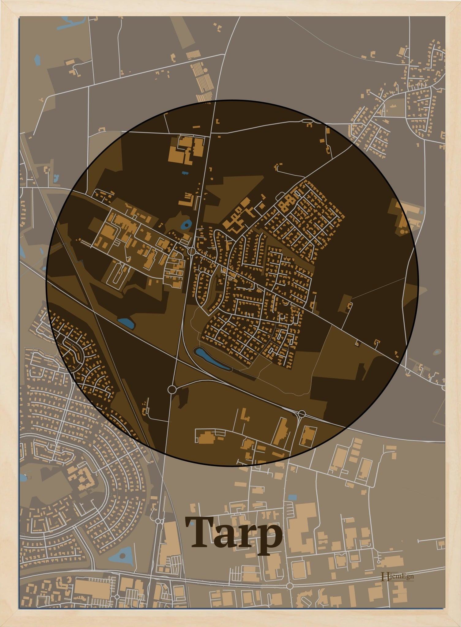 Tarp plakat i farve mørk brun og HjemEgn.dk design centrum. Design bykort for Tarp