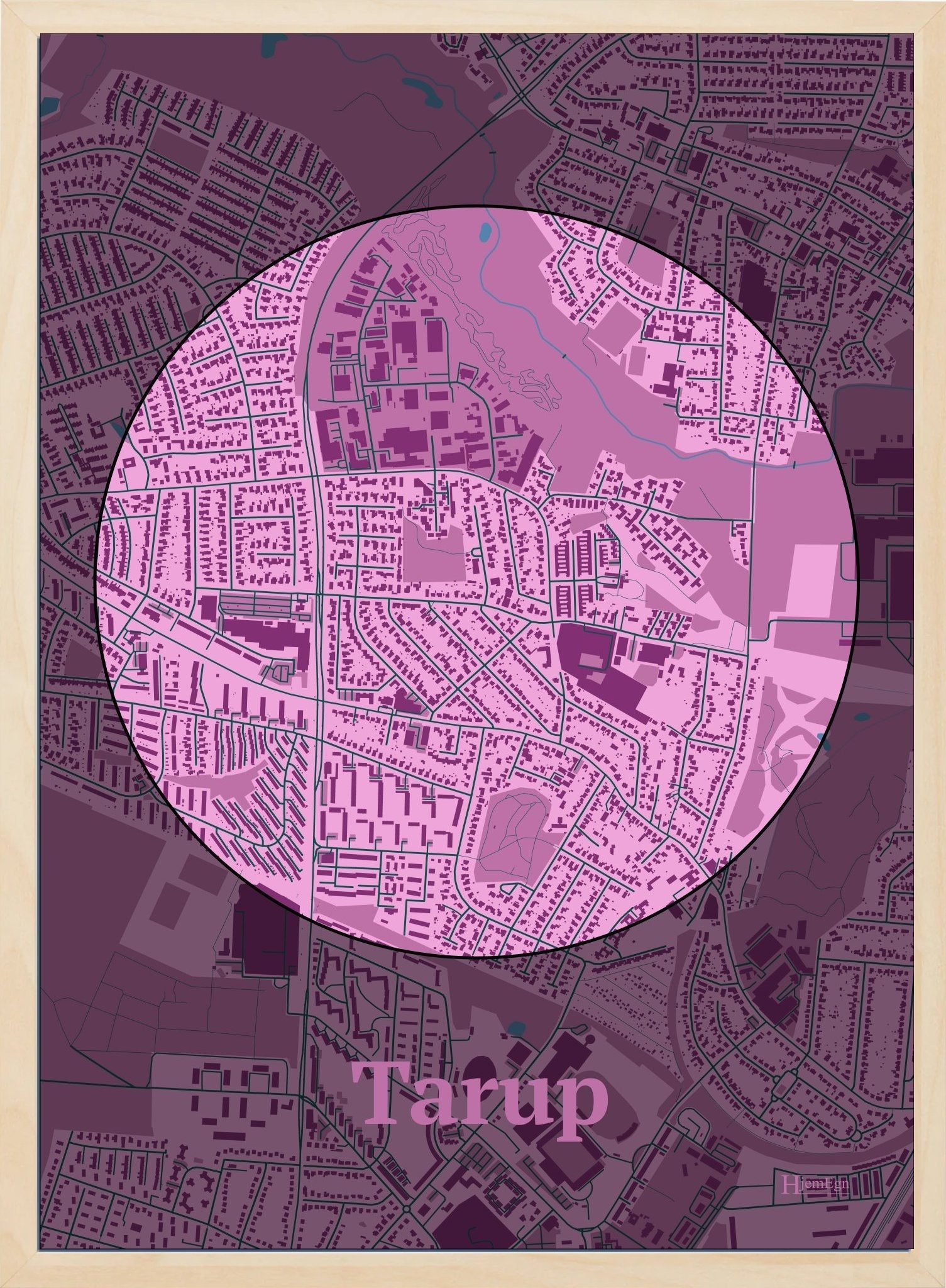 Tarup plakat i farve pastel rød og HjemEgn.dk design centrum. Design bykort for Tarup