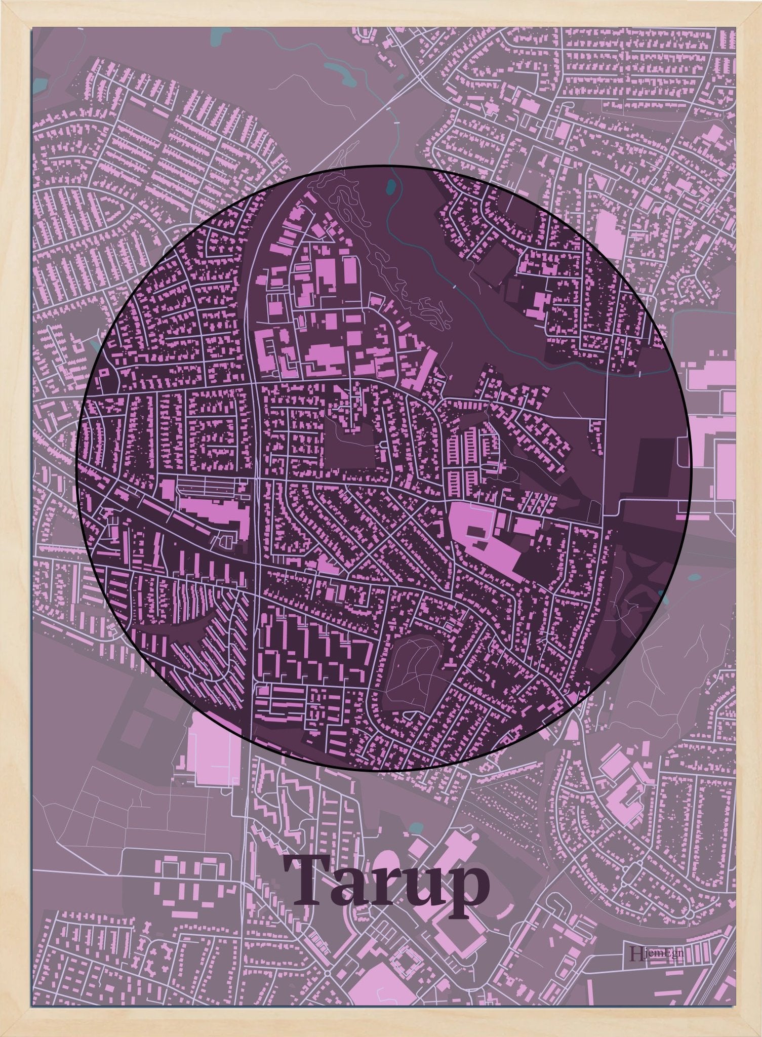 Tarup plakat i farve mørk rød og HjemEgn.dk design centrum. Design bykort for Tarup
