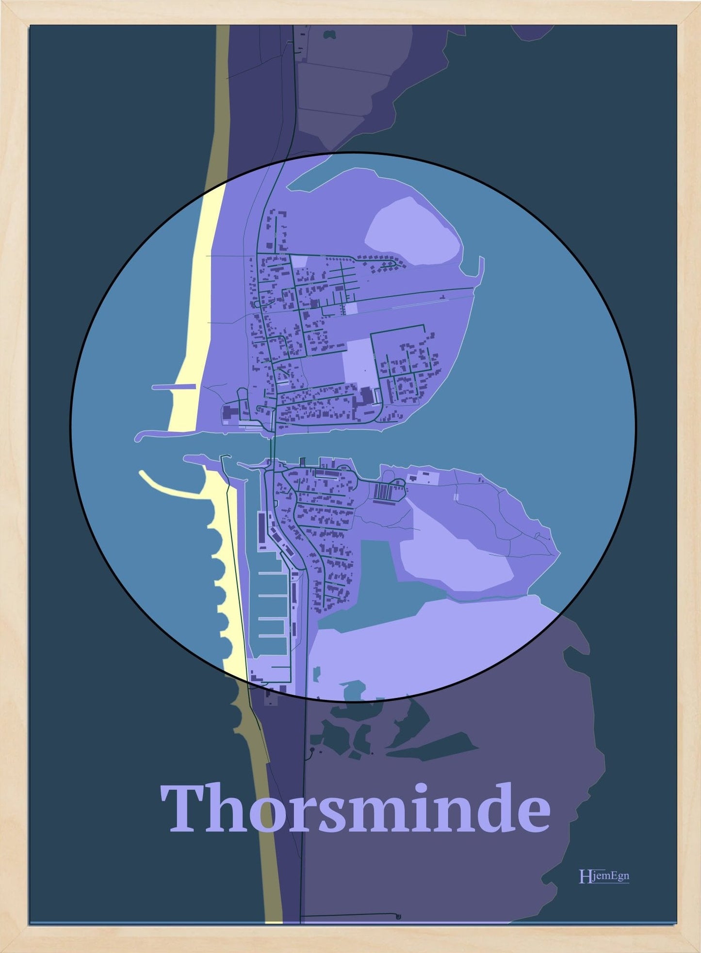 Thorsminde plakat i farve pastel lilla og HjemEgn.dk design centrum. Design bykort for Thorsminde